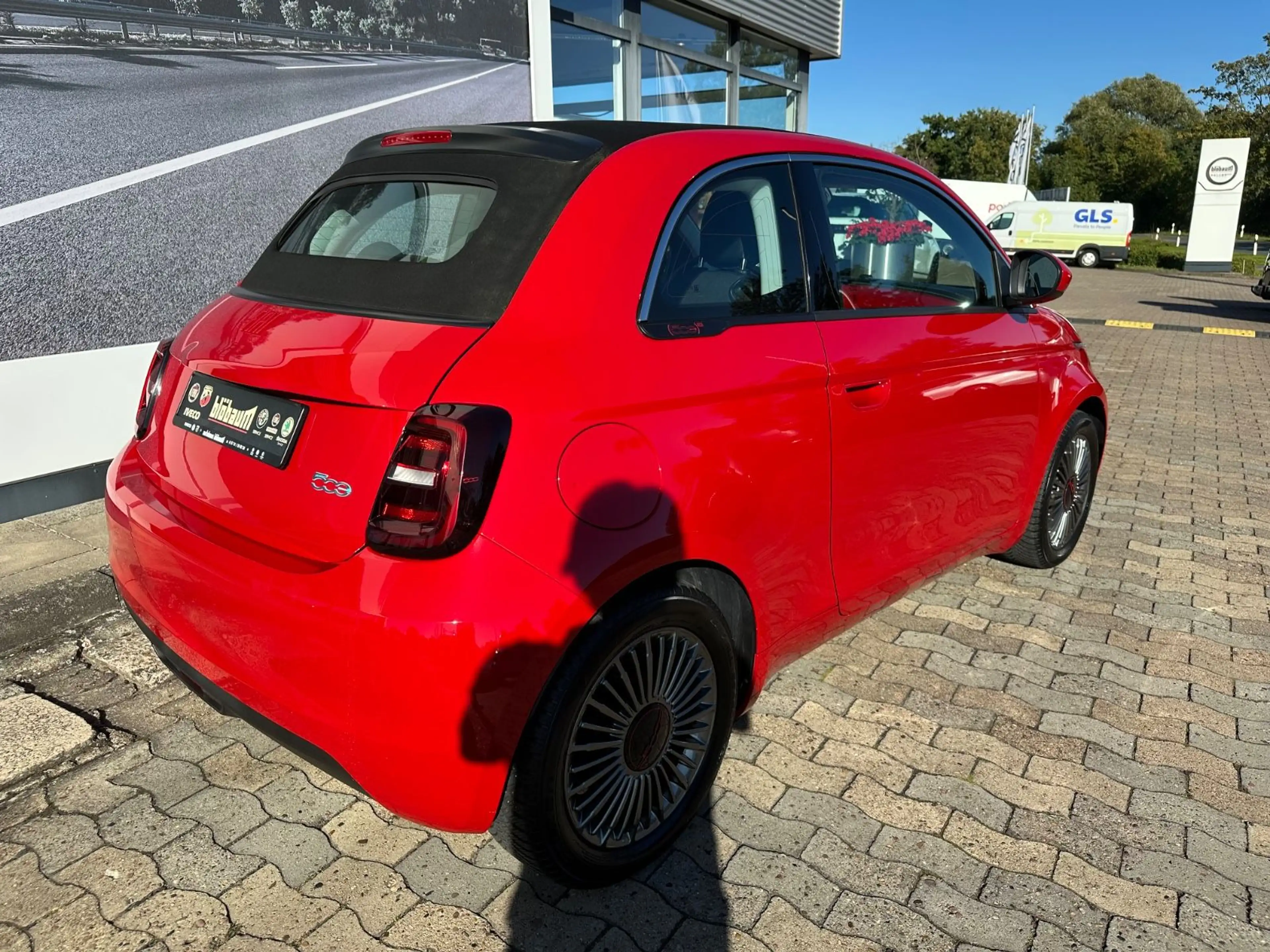 Fiat 500e 500 e Red Cabrio Navi Temp. SHZ DAB uvm. — photo 7