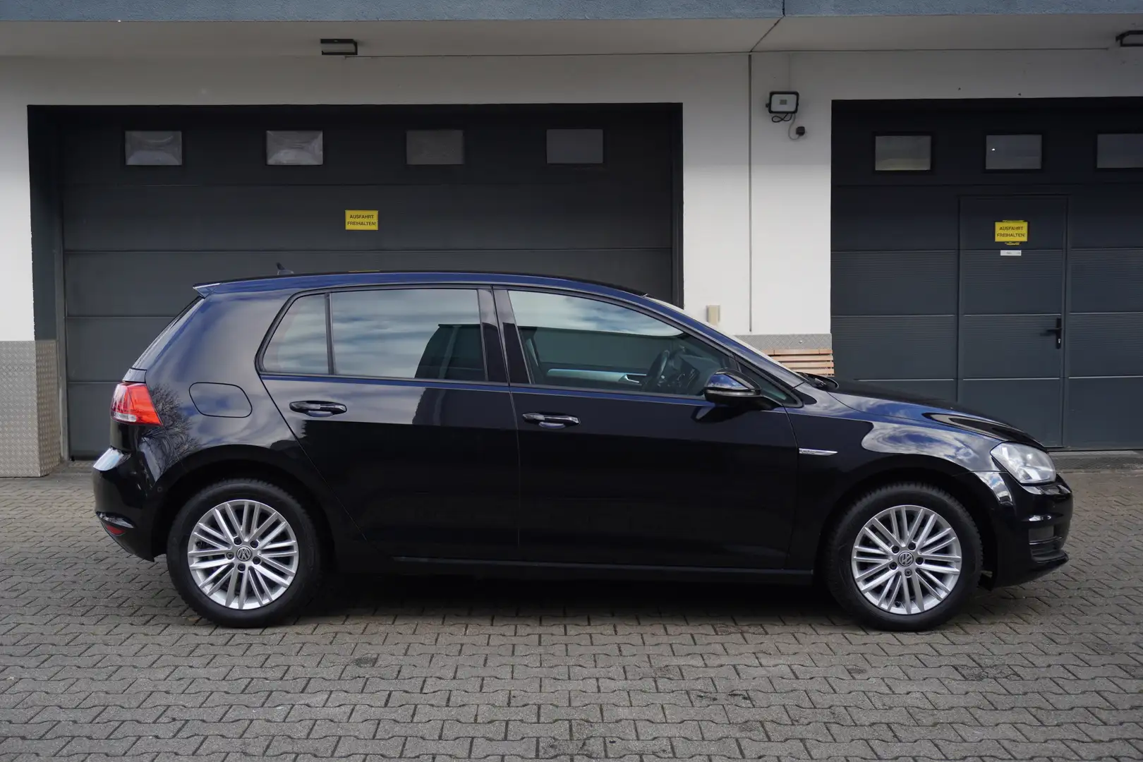 Volkswagen Golf 1.4 TSI Cup PDC+NAVI+AHK+ALU+TEMPOMAT+KLIMA Schwarz - 2