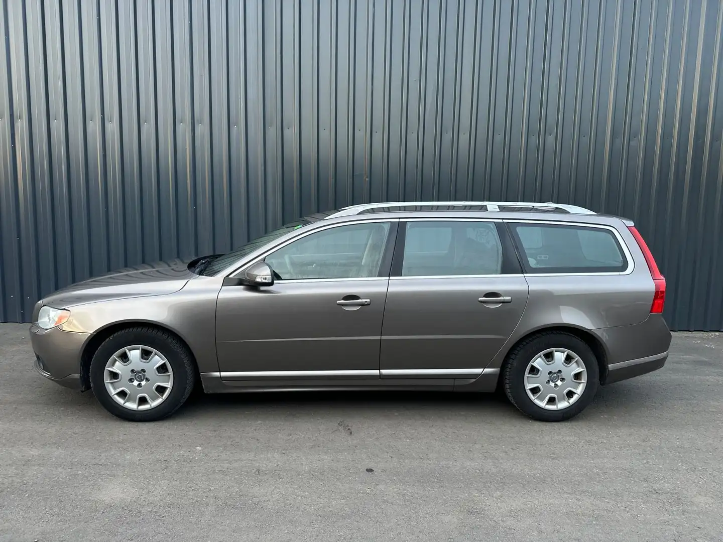 Volvo V70 Kombi Summum,Leder,AHK,Tüv neu Grau - 2