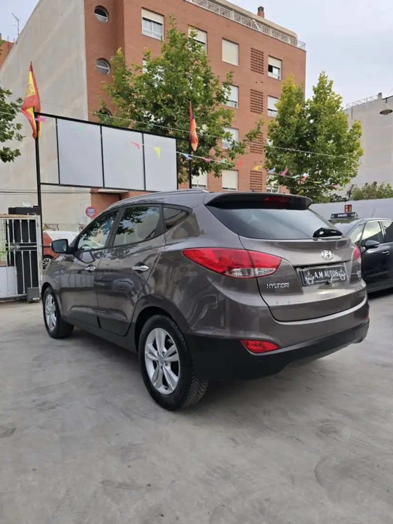 Hyundai iX35 Todoterreno Automático de 5 Puertas Marrón - 2