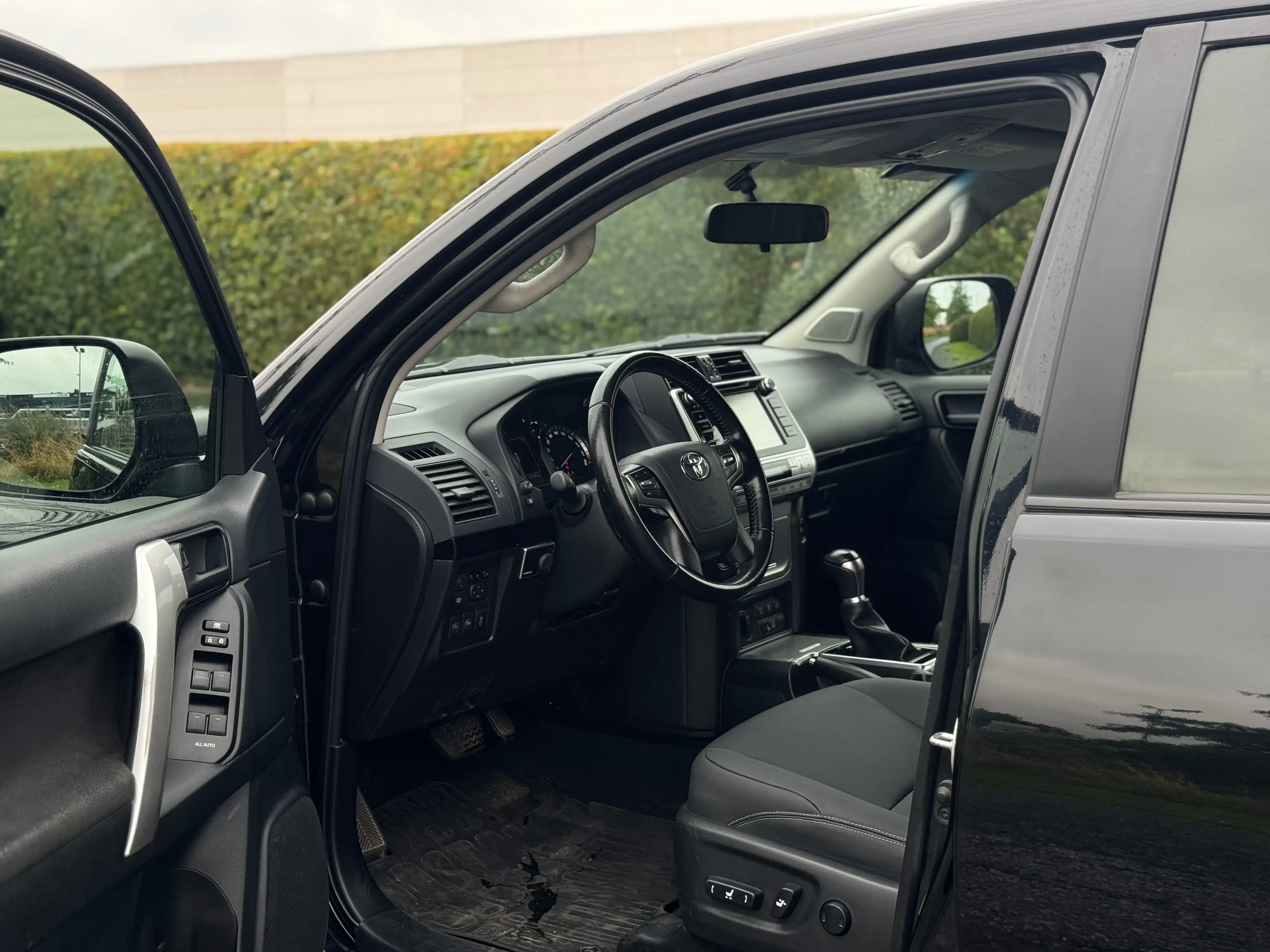 Toyota Land Cruiser Land Cruiser 2.8 D-4D Country EXPORT ONLY — photo 10