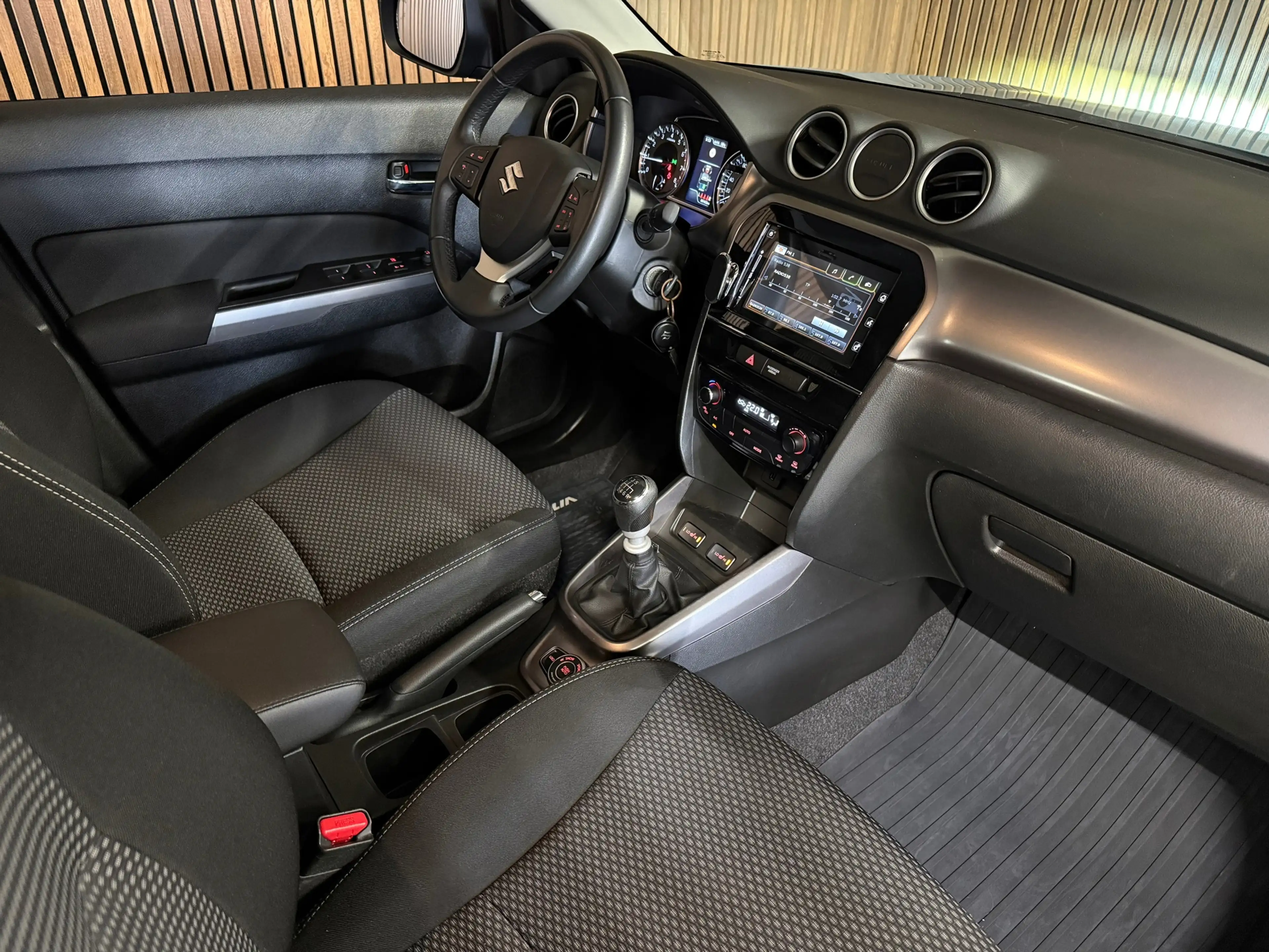 Suzuki Vitara 1.4 Boosterjet Select Smart Hybrid AllGrip — photo 9