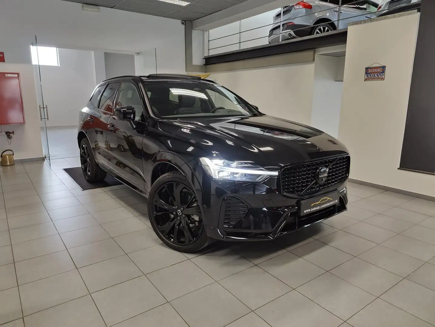 Volvo XC60 BLACK EDITION MHEV B5  AWD AUTOMAAT FULL OPTION - 1