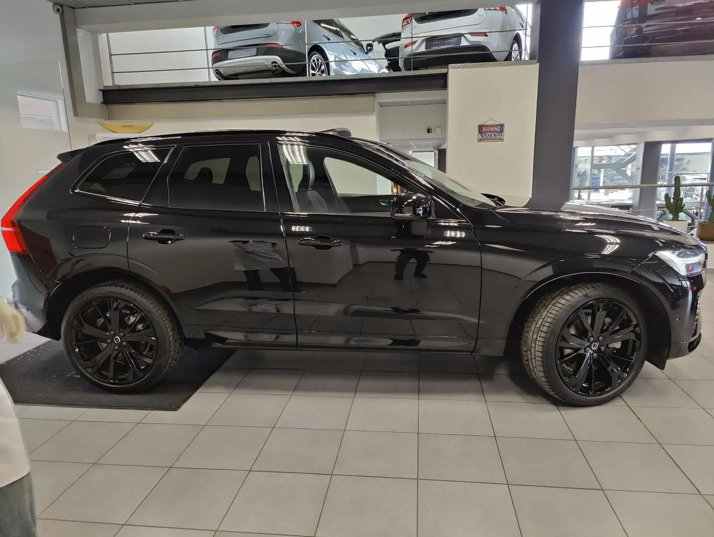 Volvo XC60 BLACK EDITION MHEV B5  AWD AUTOMAAT FULL OPTION - 2
