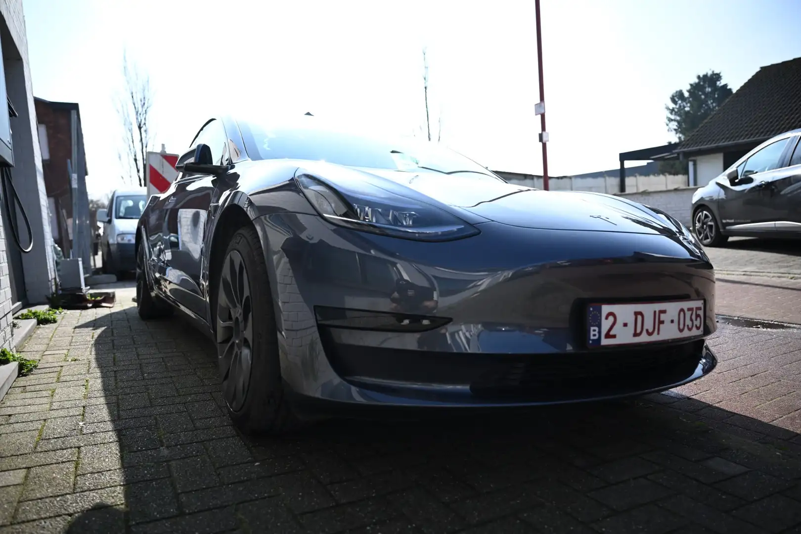 Tesla Model 3 RWD overname renting voor ondernemers €460/m Grijs - 1