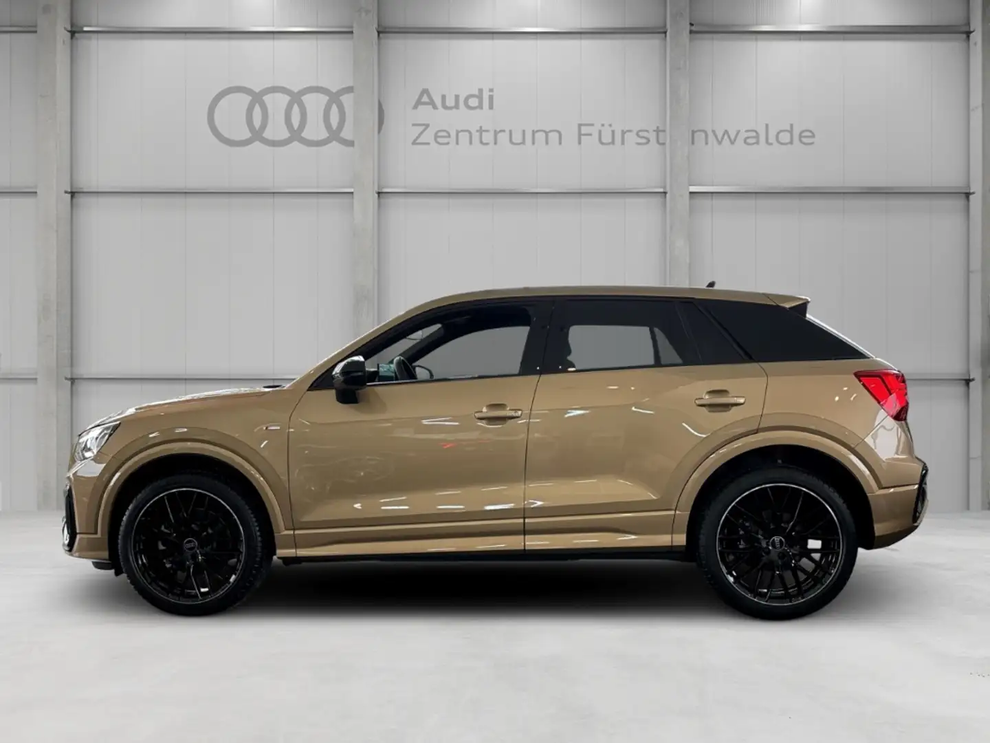 Audi Q2 quattro S tronic 40 TFSI Sline quattr. tronic+Matr Beige - 2