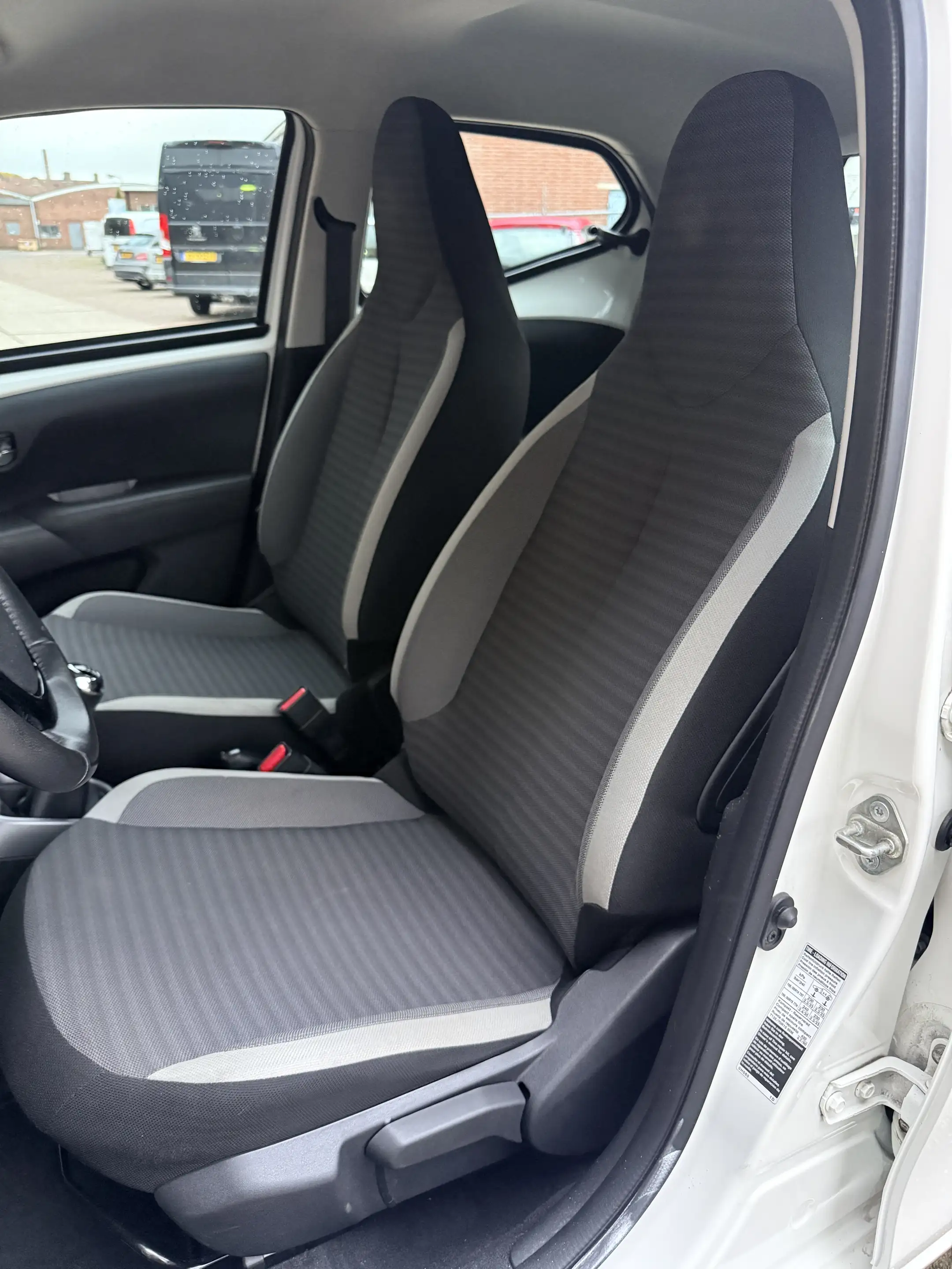 Toyota Aygo 1.0 VVT-i x-play·Carplay·Camera·Airco·Dealer ond.· — photo 11