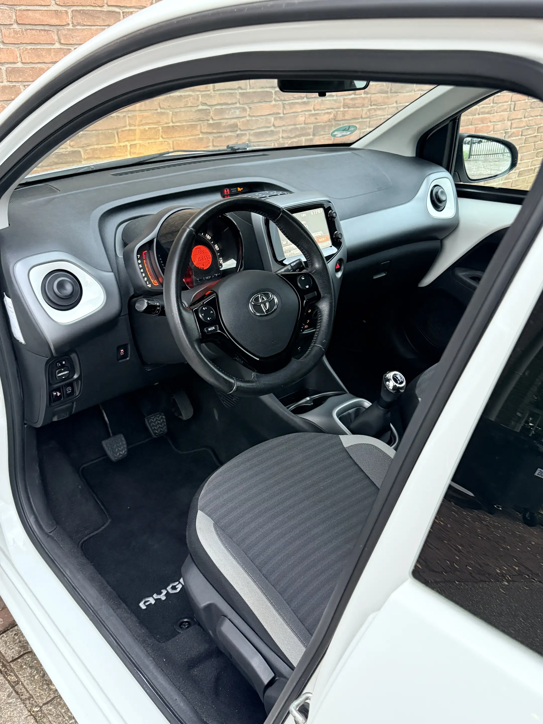 Toyota Aygo 1.0 VVT-i x-play·Carplay·Camera·Airco·Dealer ond.· — photo 10