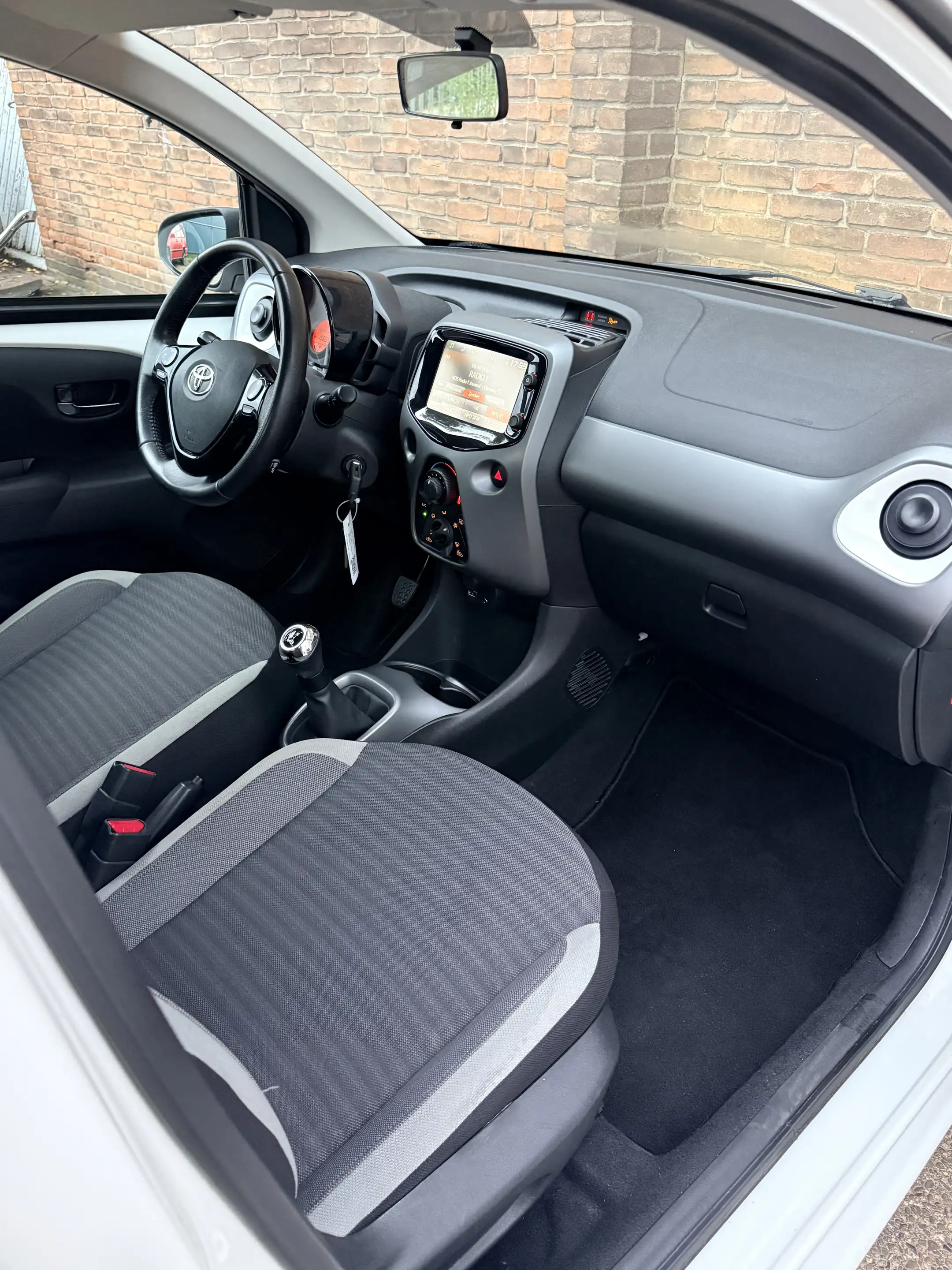 Toyota Aygo 1.0 VVT-i x-play·Carplay·Camera·Airco·Dealer ond.· — photo 22