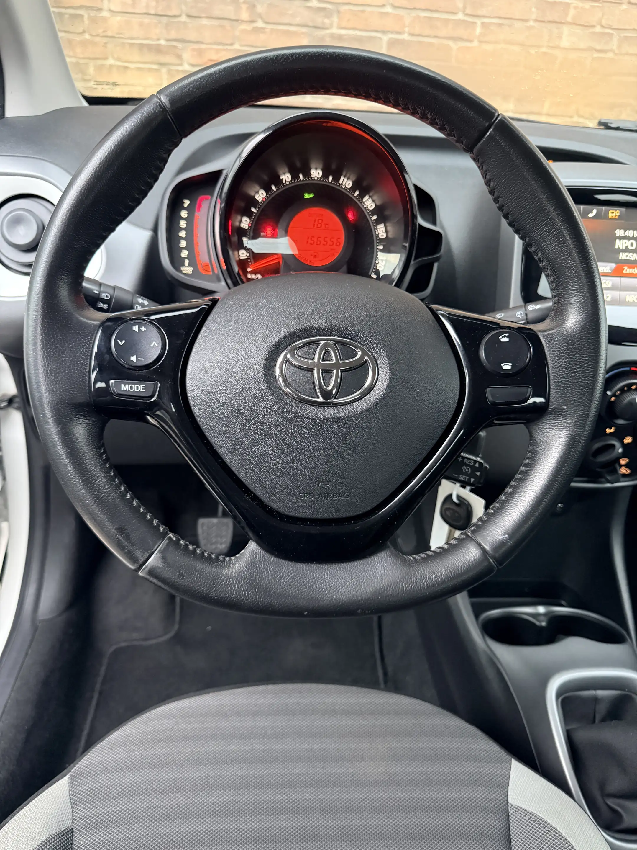 Toyota Aygo 1.0 VVT-i x-play·Carplay·Camera·Airco·Dealer ond.· — photo 13