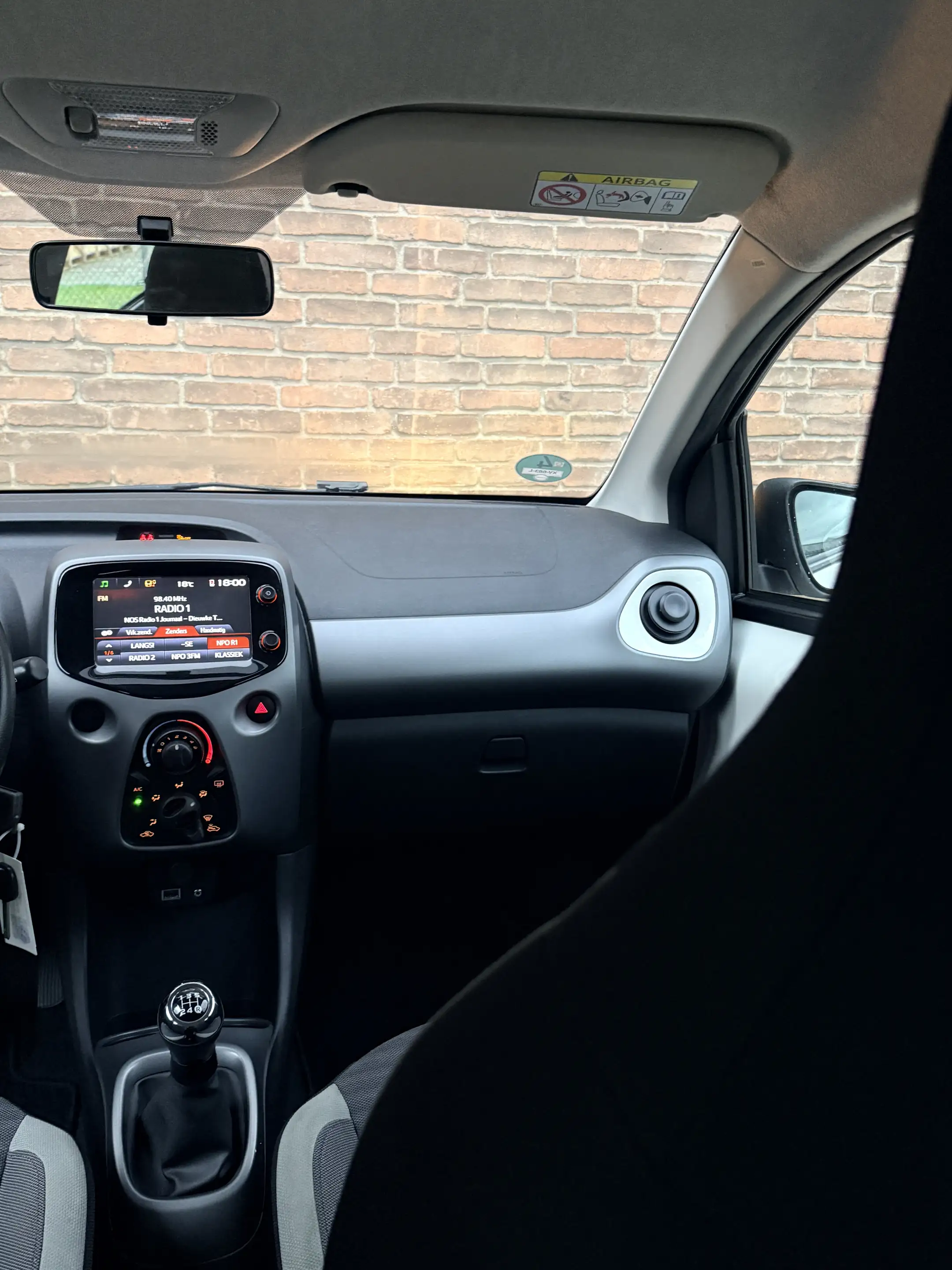 Toyota Aygo 1.0 VVT-i x-play·Carplay·Camera·Airco·Dealer ond.· — photo 27