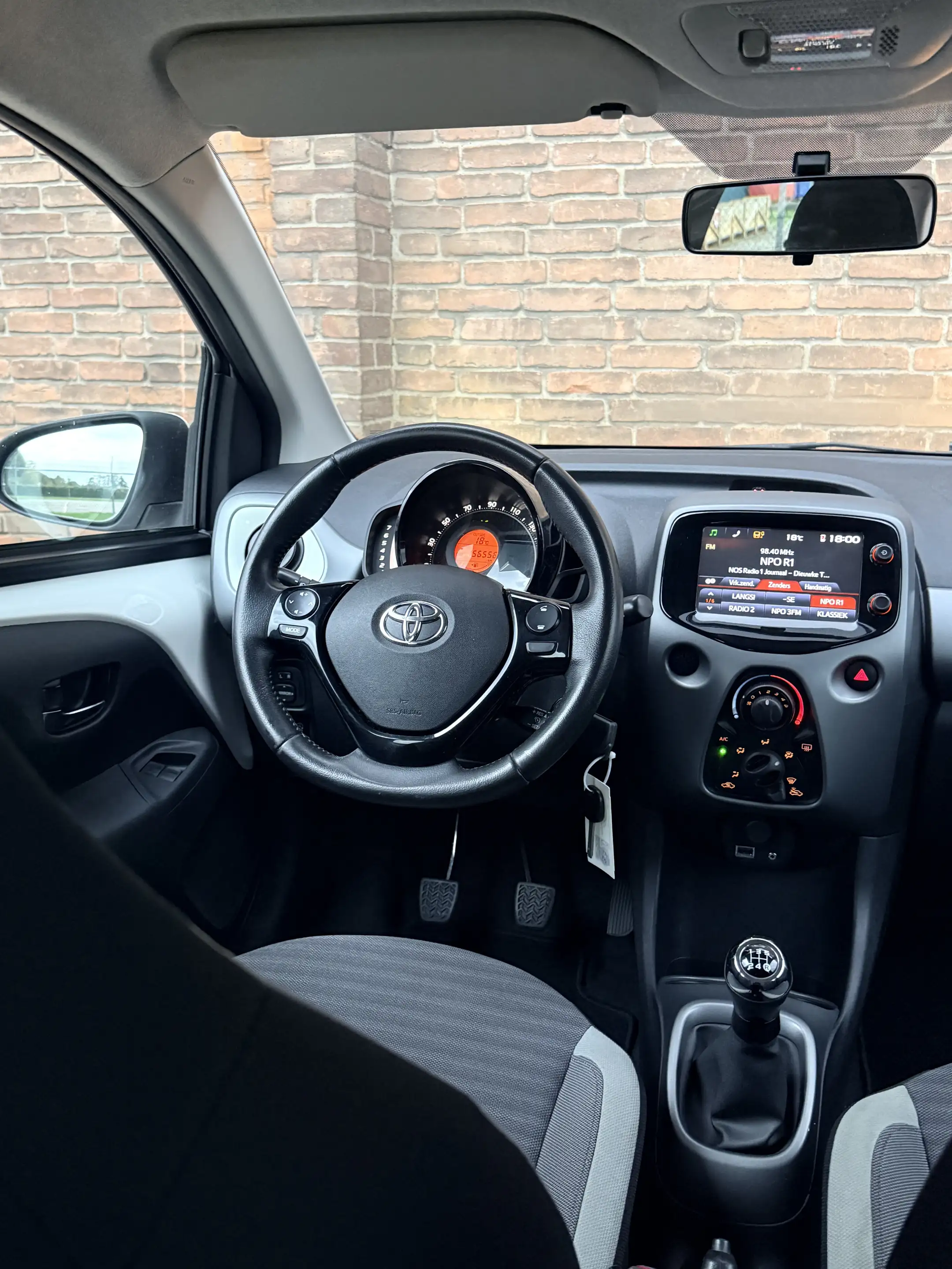 Toyota Aygo 1.0 VVT-i x-play·Carplay·Camera·Airco·Dealer ond.· — photo 24