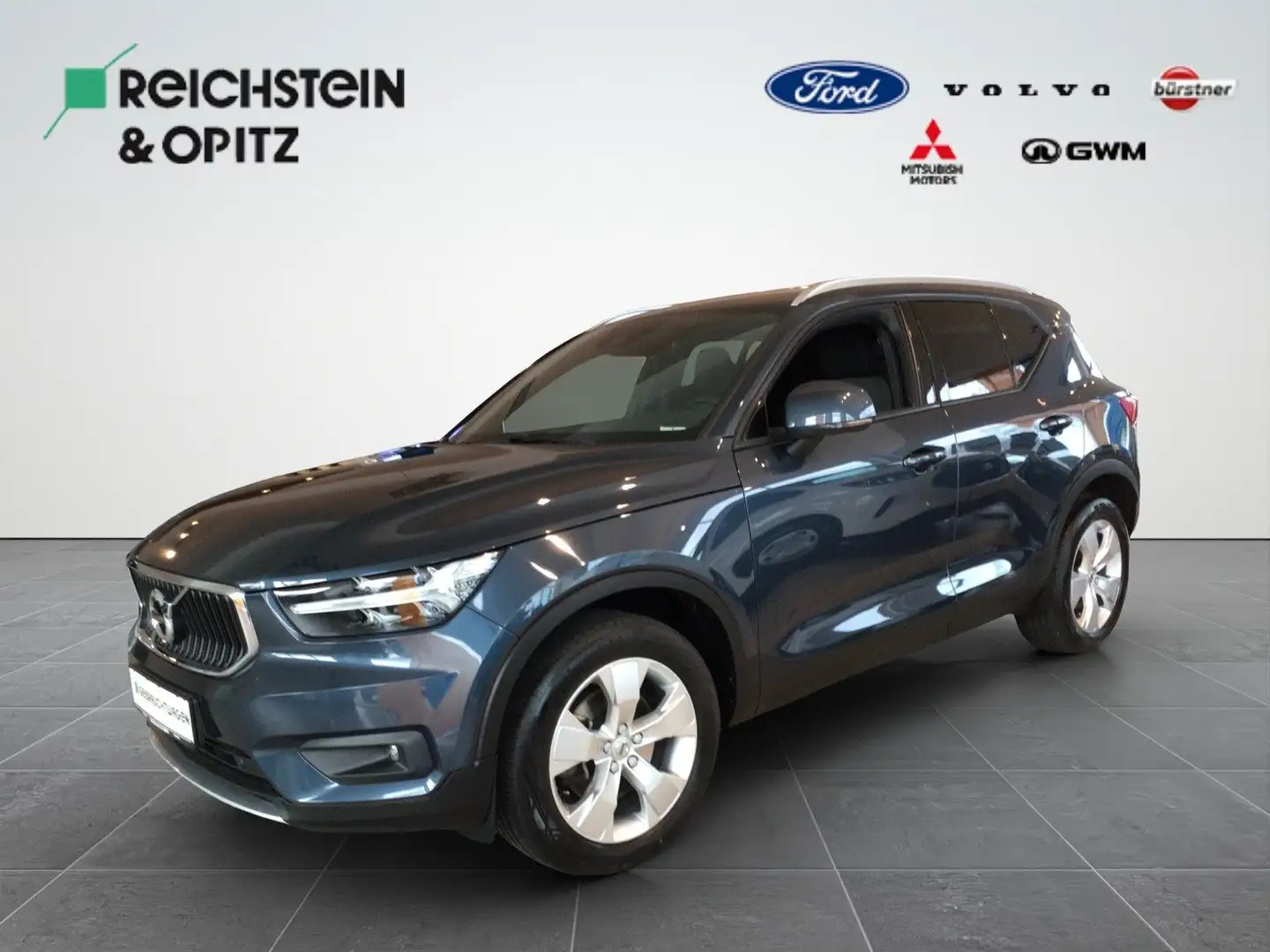 Volvo XC40 B4 Momentum Pro Geartronic Blau - 1