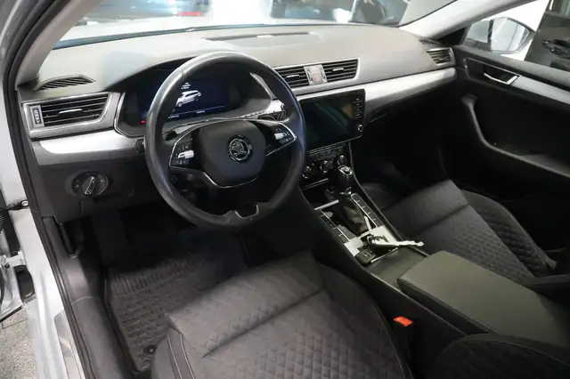 Skoda Superb view 7