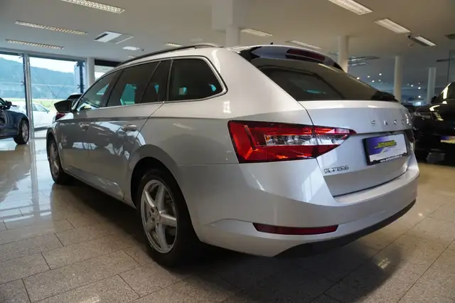 Skoda Superb view 4