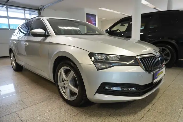 Skoda Superb view 3