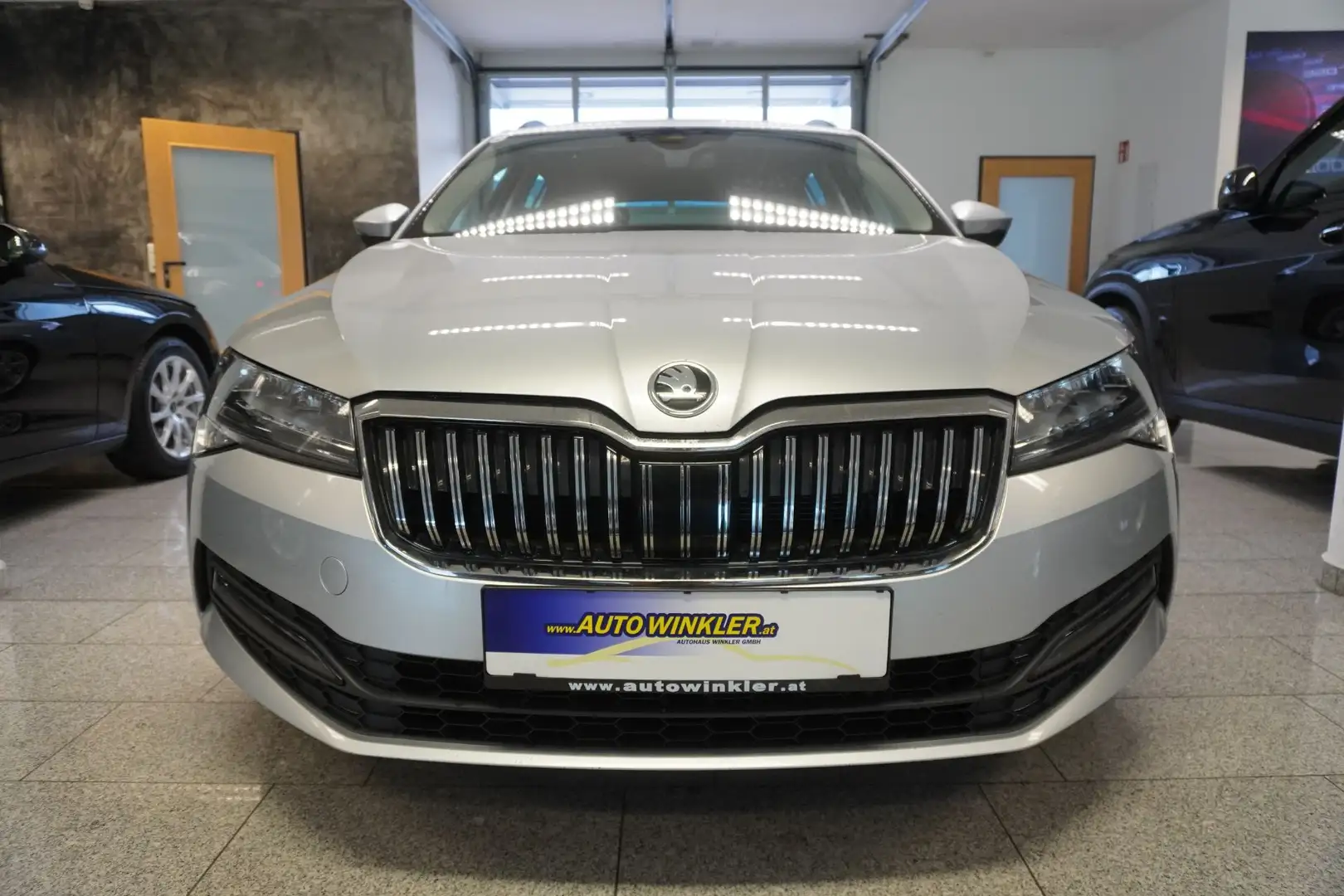 Skoda Superb Kombi 2,0 TDI 4x4 LED/PDC/Kamera Silber - 2