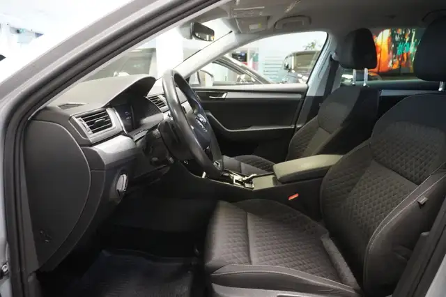 Skoda Superb view 8