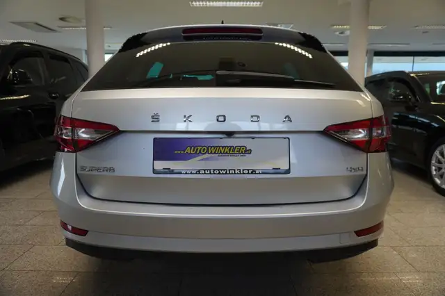 Skoda Superb view 6