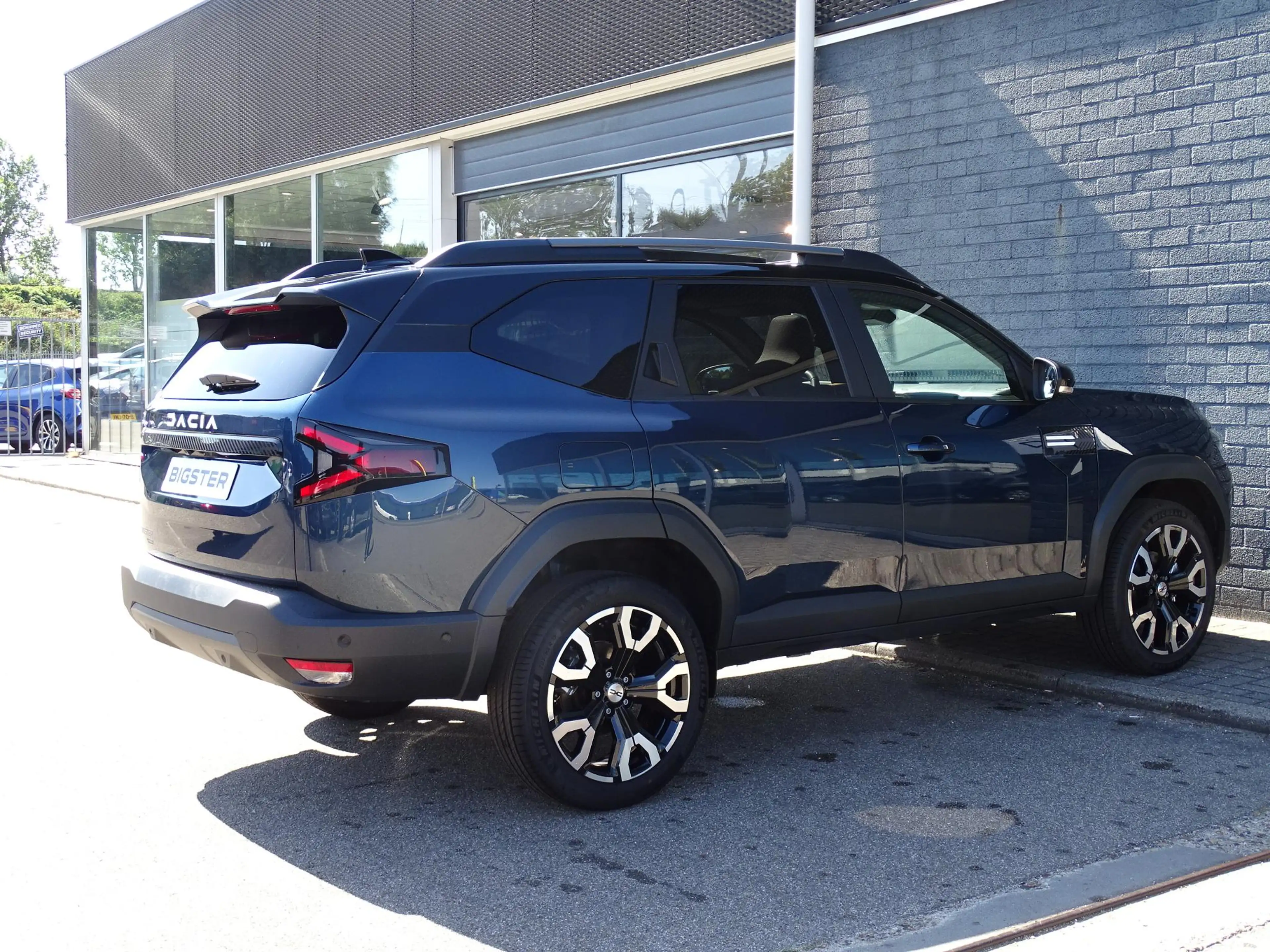 Dacia Bigster 1.8 Hybrid 155 Limited Edition FULL OPTIONS / PANO — photo 2