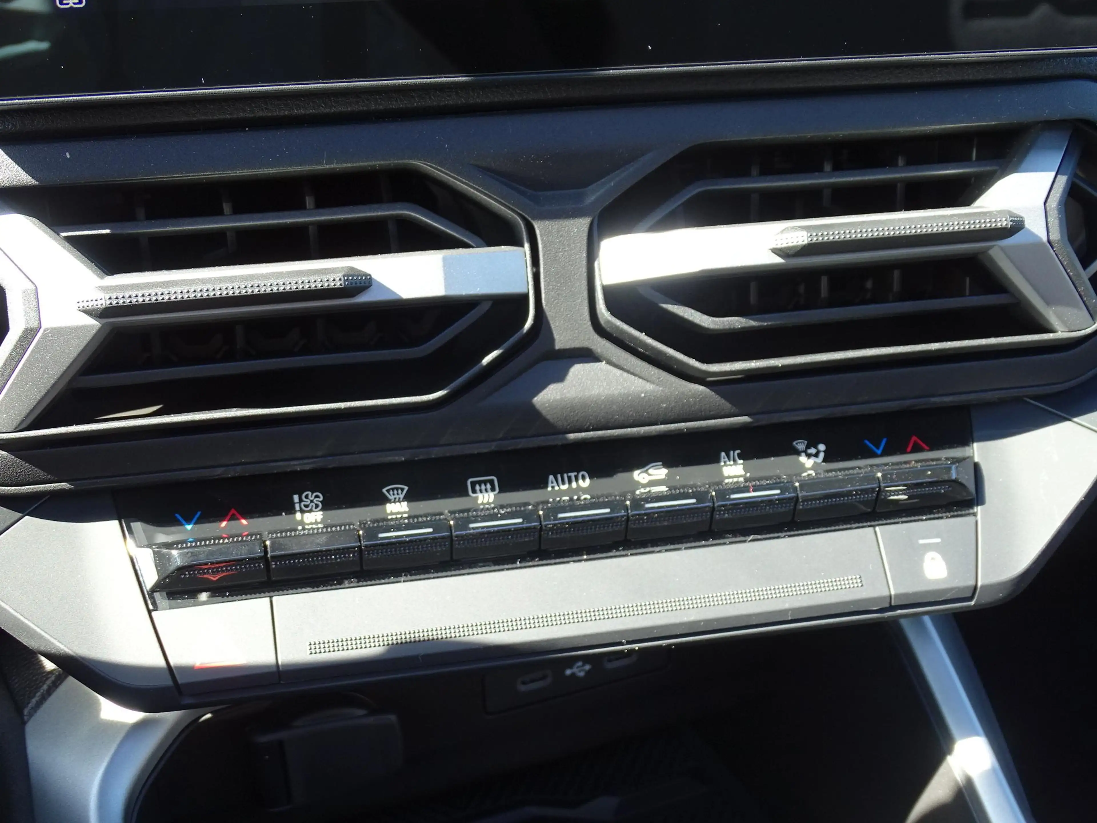 Dacia Bigster 1.8 Hybrid 155 Limited Edition FULL OPTIONS / PANO — photo 15