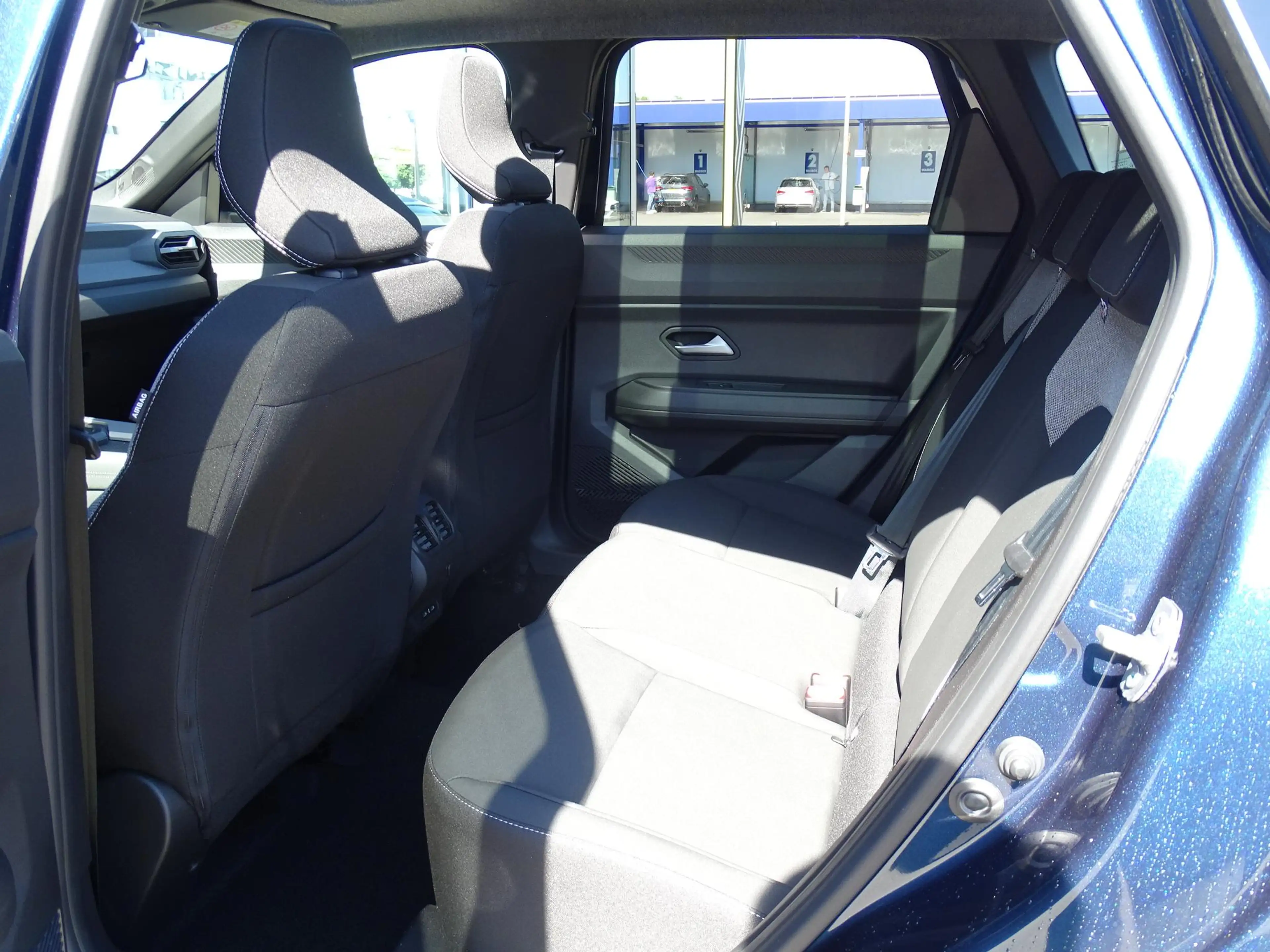 Dacia Bigster 1.8 Hybrid 155 Limited Edition FULL OPTIONS / PANO — photo 8