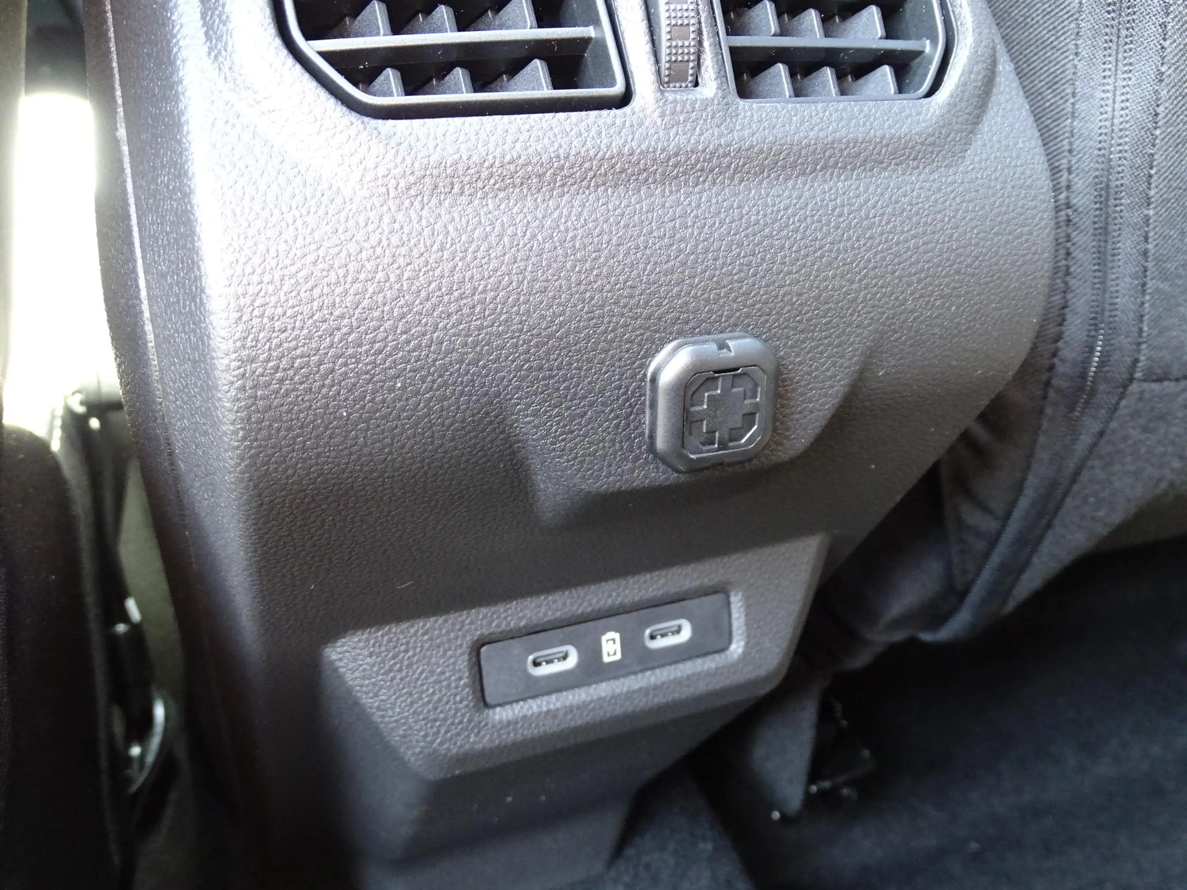 Dacia Bigster 1.8 Hybrid 155 Limited Edition FULL OPTIONS / PANO — photo 38