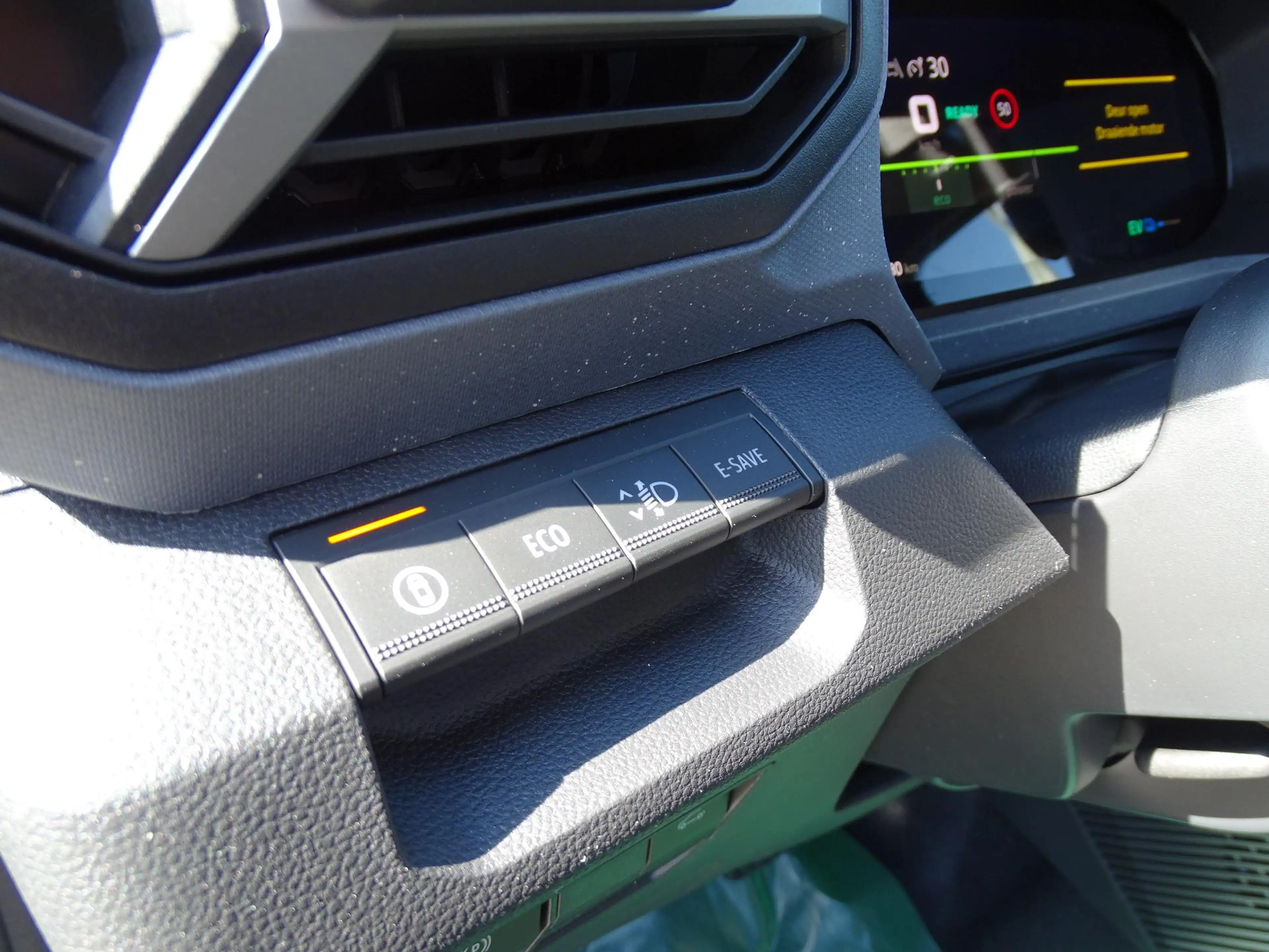 Dacia Bigster 1.8 Hybrid 155 Limited Edition FULL OPTIONS / PANO — photo 24