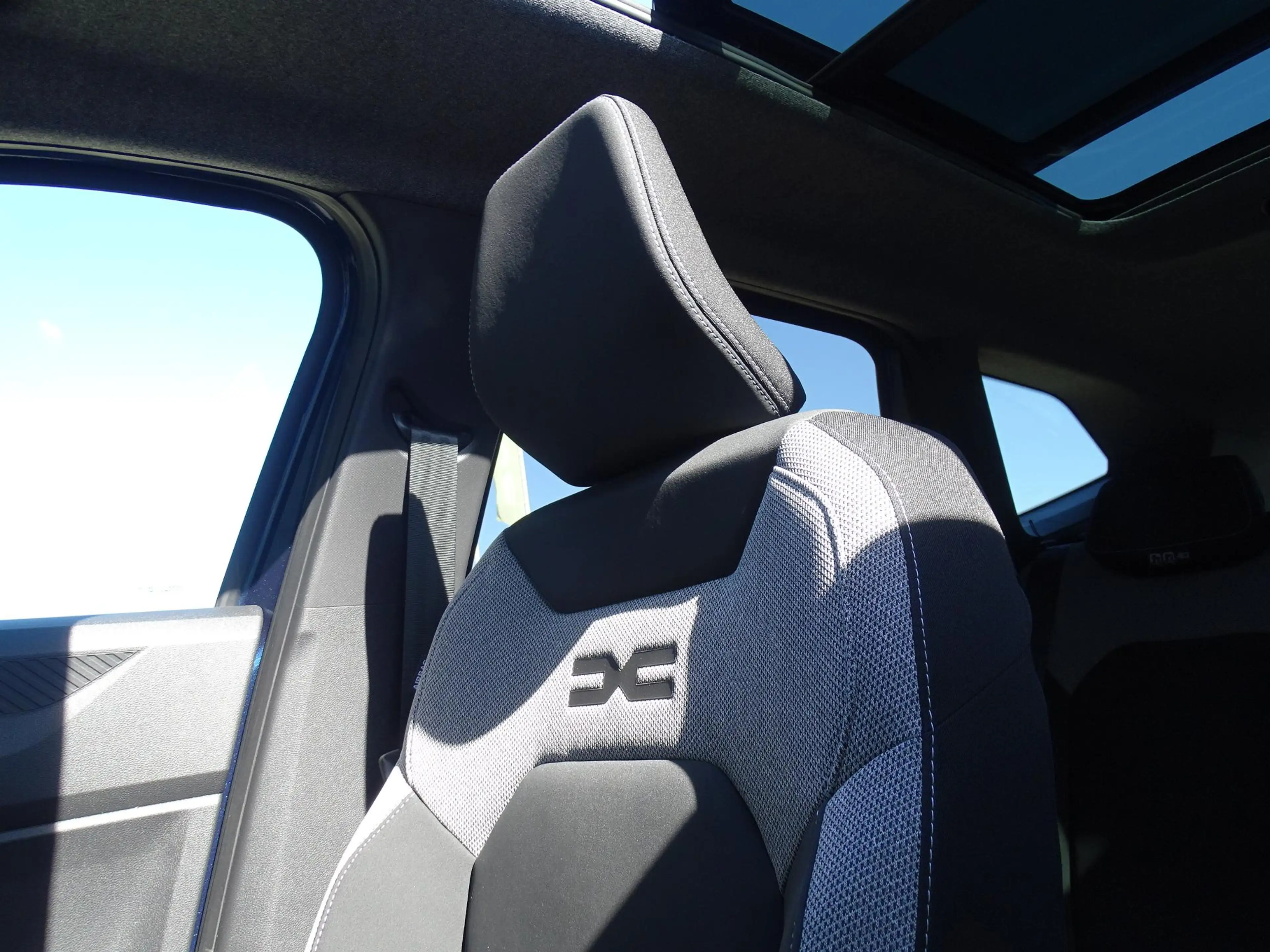 Dacia Bigster 1.8 Hybrid 155 Limited Edition FULL OPTIONS / PANO — photo 7