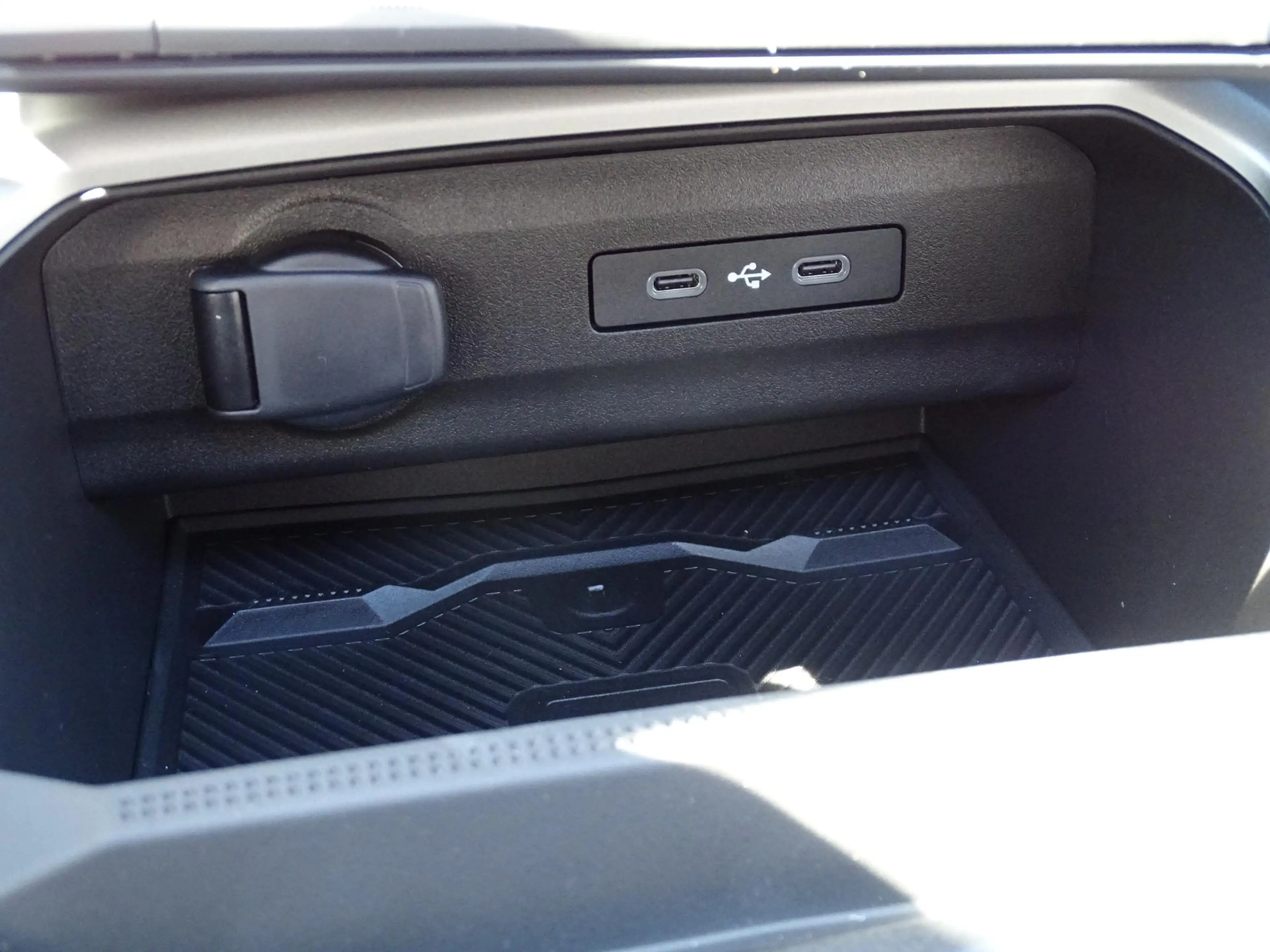 Dacia Bigster 1.8 Hybrid 155 Limited Edition FULL OPTIONS / PANO — photo 31