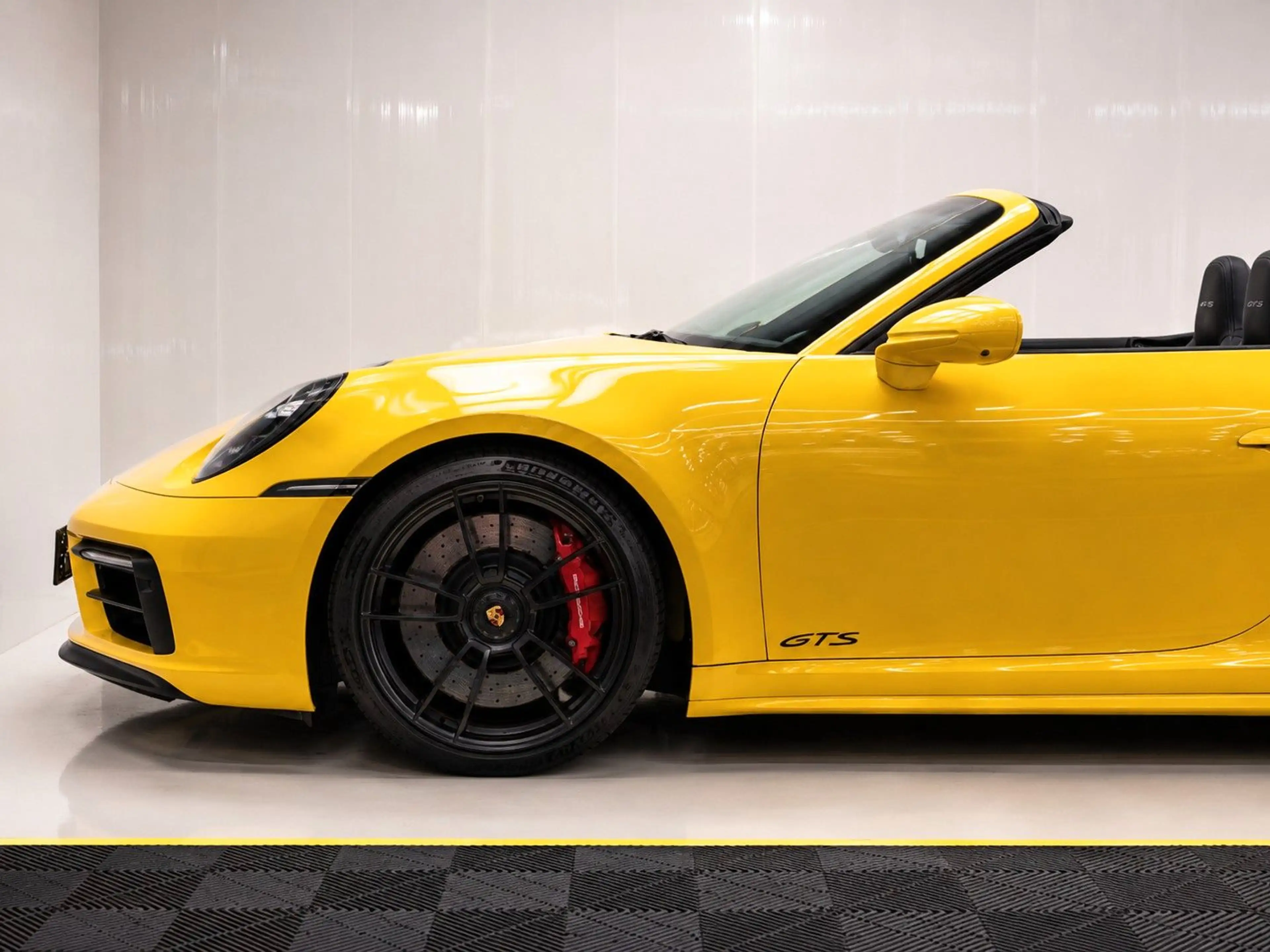 Porsche 992 GTS 4 CABRIO LIFT/BURMESTER/360/CHRONO/SPORT — photo 13