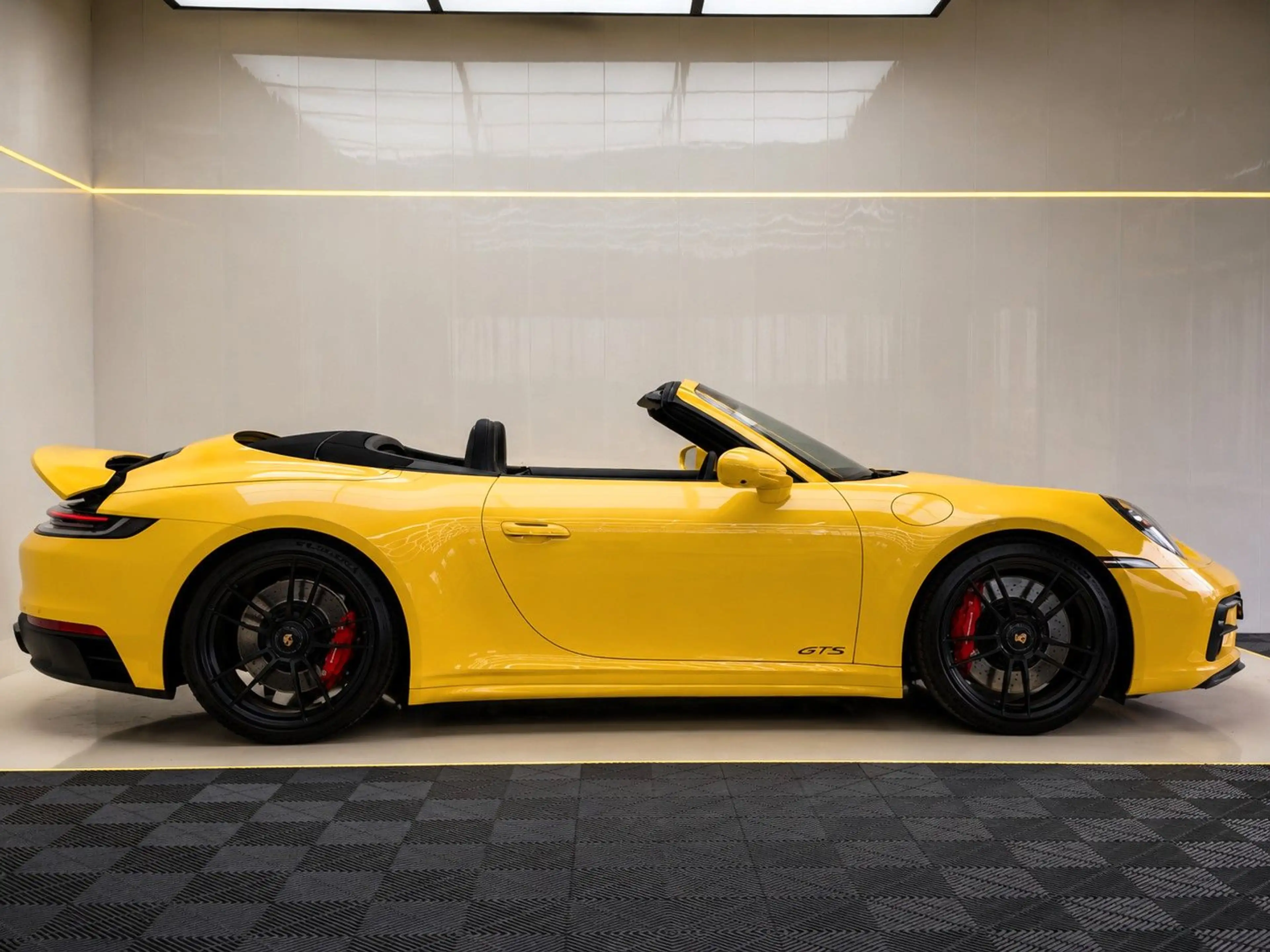 Porsche 992 GTS 4 CABRIO LIFT/BURMESTER/360/CHRONO/SPORT — photo 11