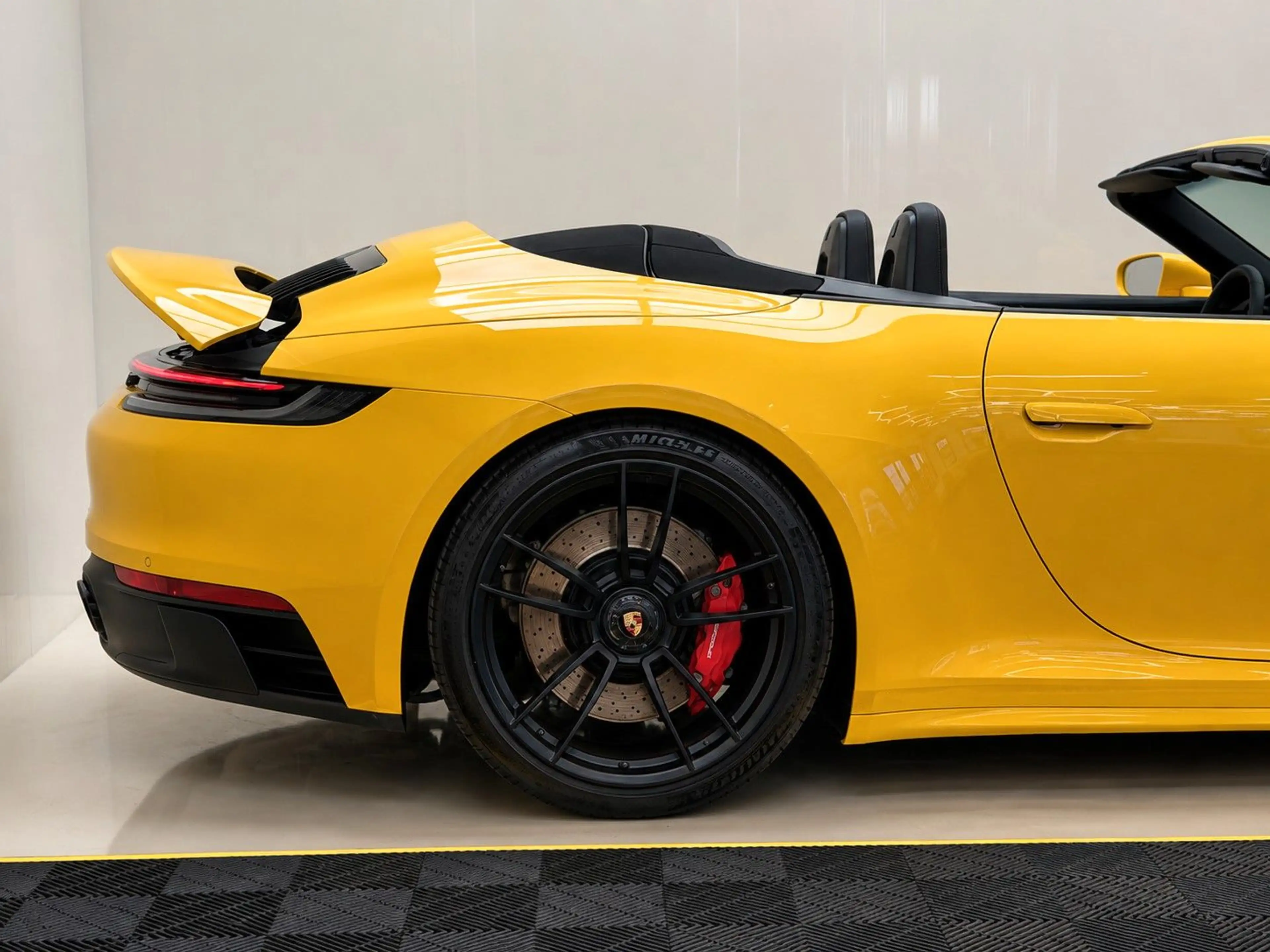 Porsche 992 GTS 4 CABRIO LIFT/BURMESTER/360/CHRONO/SPORT — photo 3