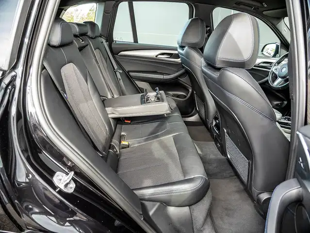 BMW X3 view 16