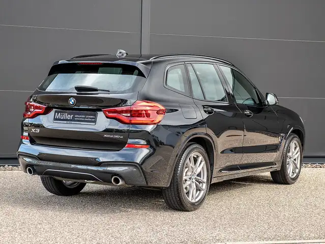 BMW X3 view 2