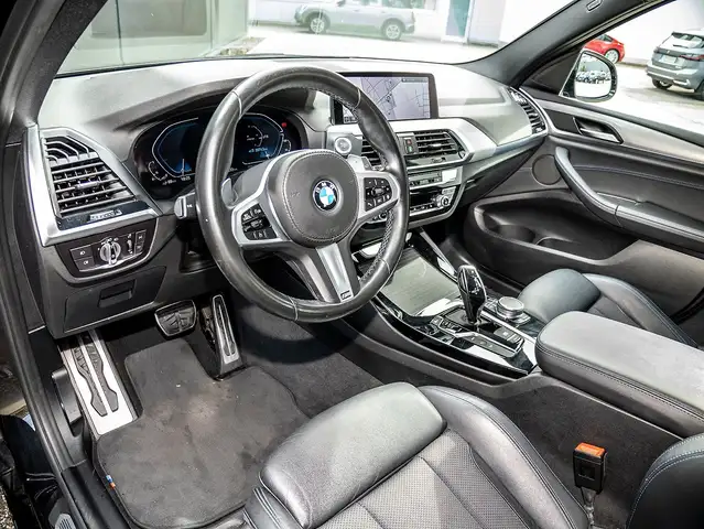 BMW X3 view 4