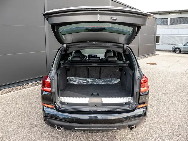 BMW X3 view 18