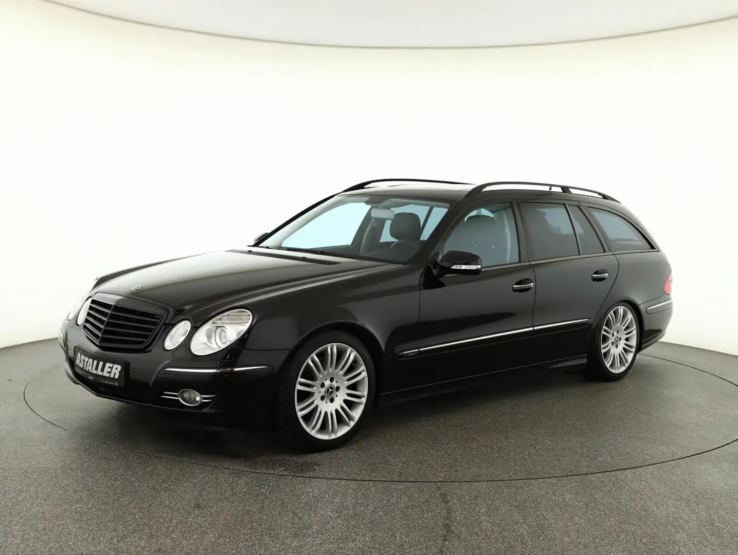 Mercedes-Benz E 320 T CDI Avantgarde AMG Exclusive Sportp+StHz Schwarz - 2