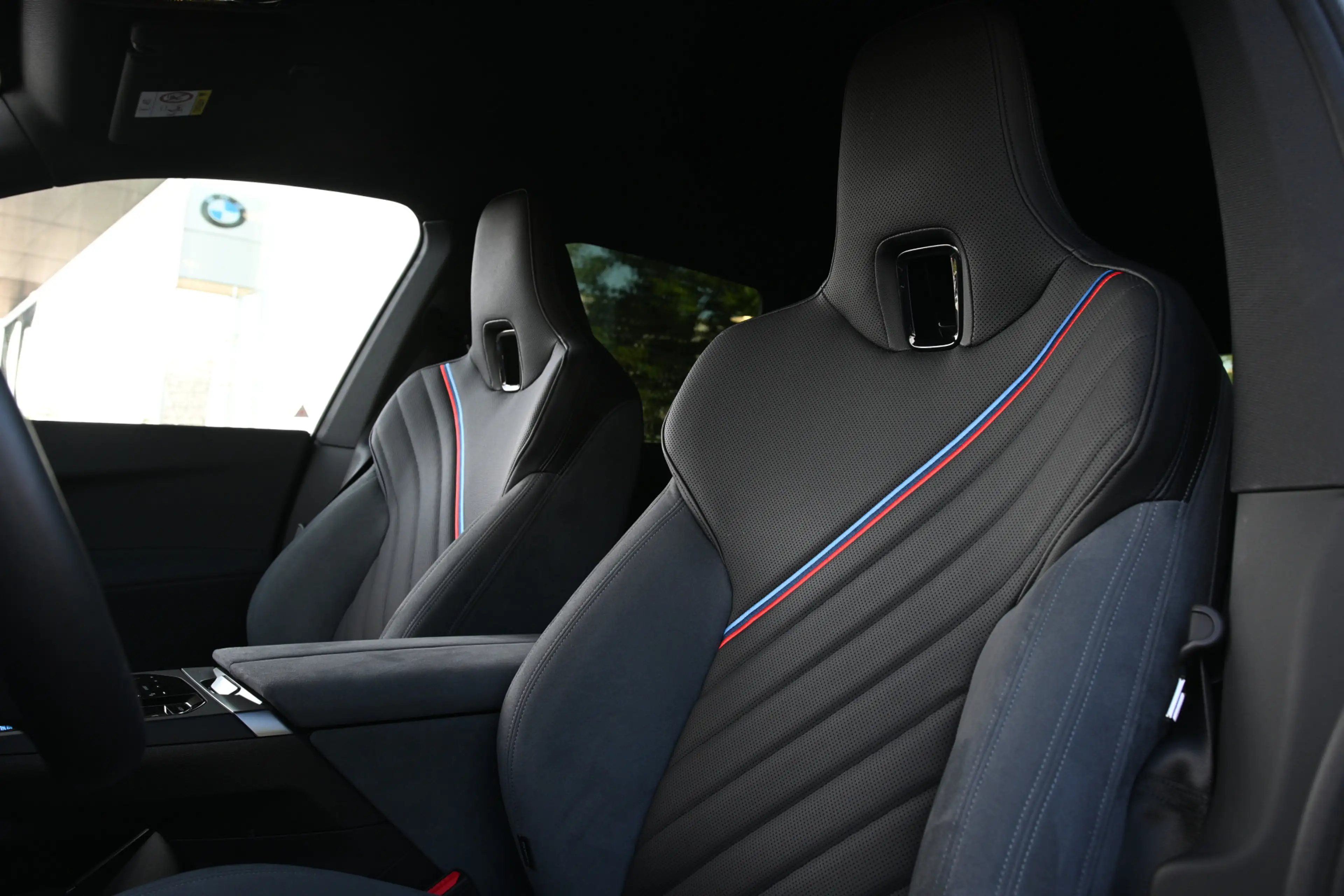 BMW iX xDrive45 M Sport / M Multifunctionele Stoelen / Pa — photo 2