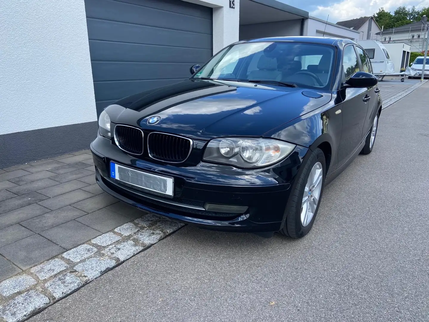 BMW 118 118i Schwarz - 1