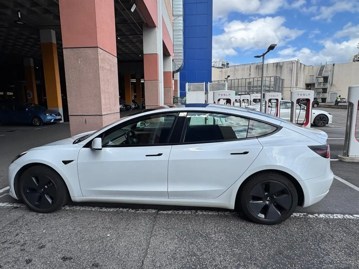 Tesla Model 3 Long-Range Dual Motor AWD - 2