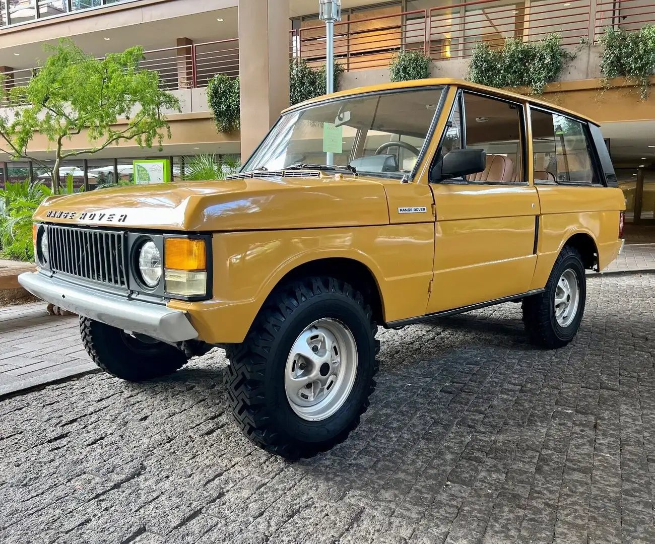 Land Rover Range Rover 3.5L V8 Amarillo - 1