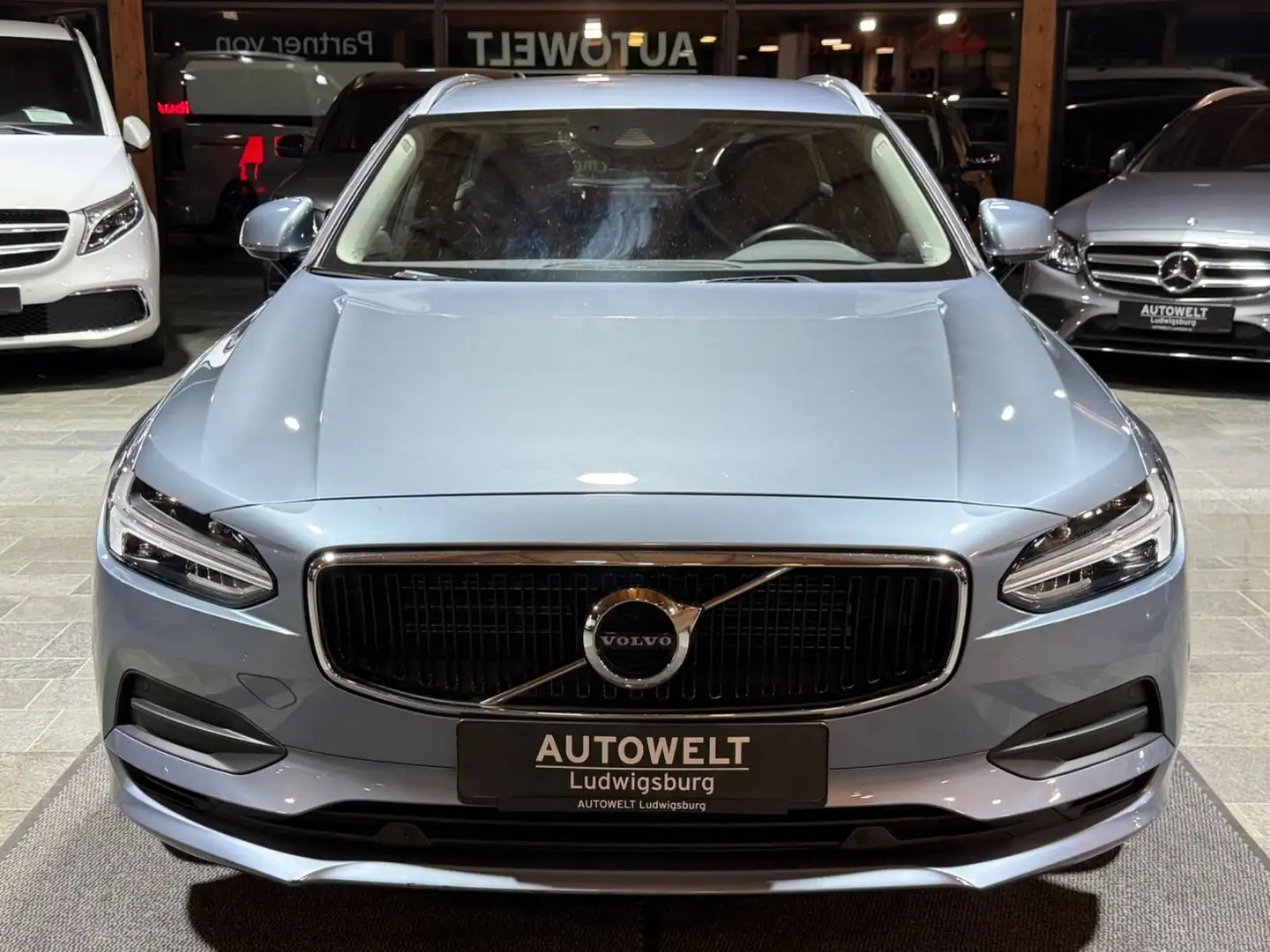 Volvo V90 Kombi D4 Geartronic TOP AUSSTATTUNG Modrá - 2