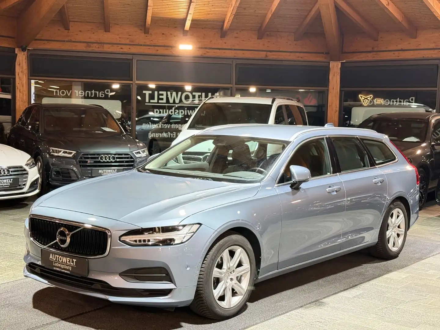 Volvo V90 Kombi D4 Geartronic TOP AUSSTATTUNG Modrá - 1
