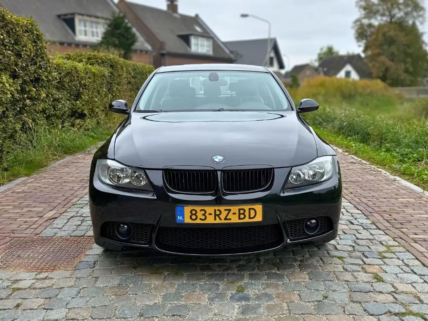 BMW 325 BMW 325i Dynamic Exec. Zwart - 2
