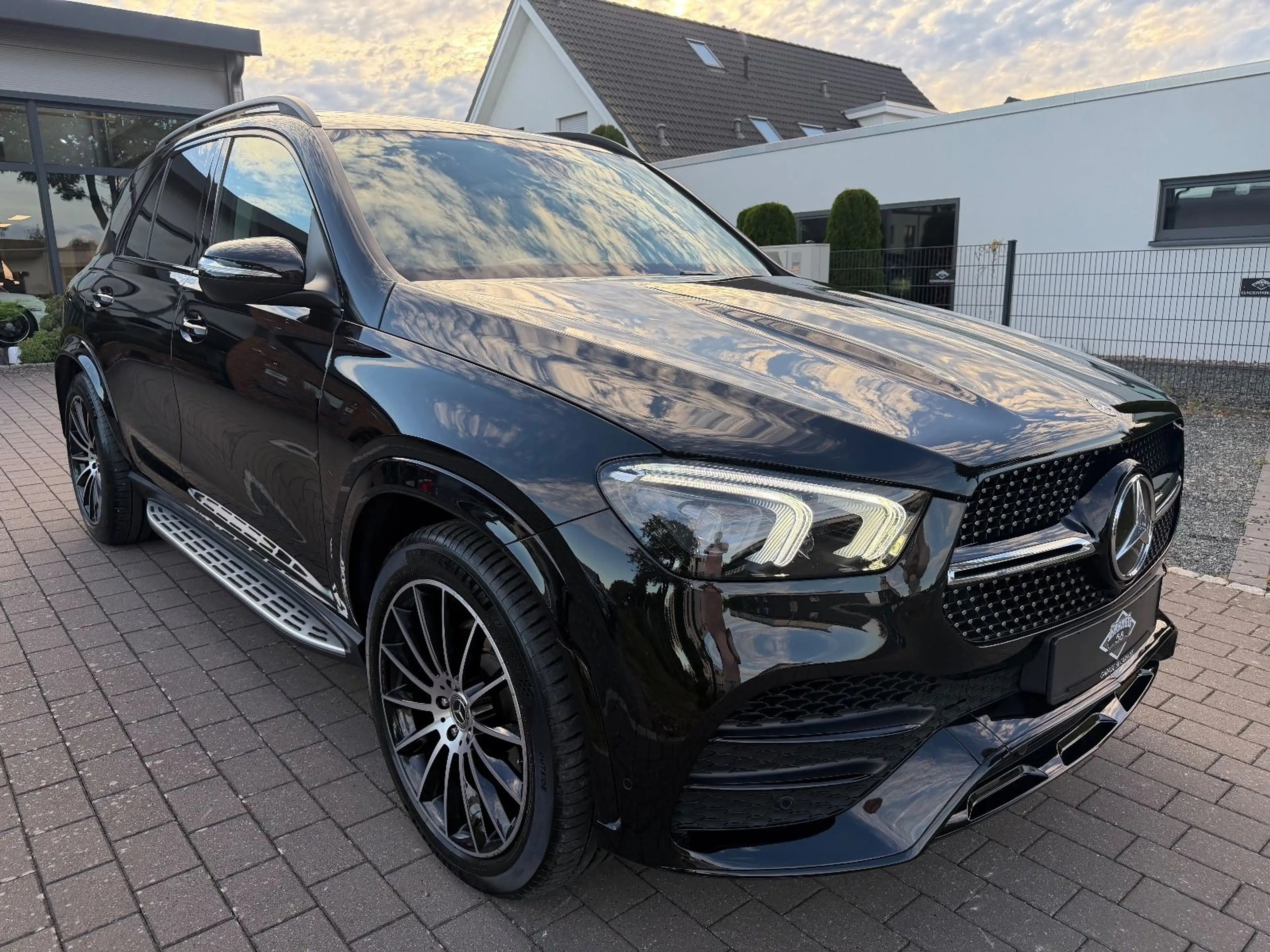 Mercedes-Benz GLE 400 d/Pano/MB100/AHK/AMG-Paket/Burmester — photo 7