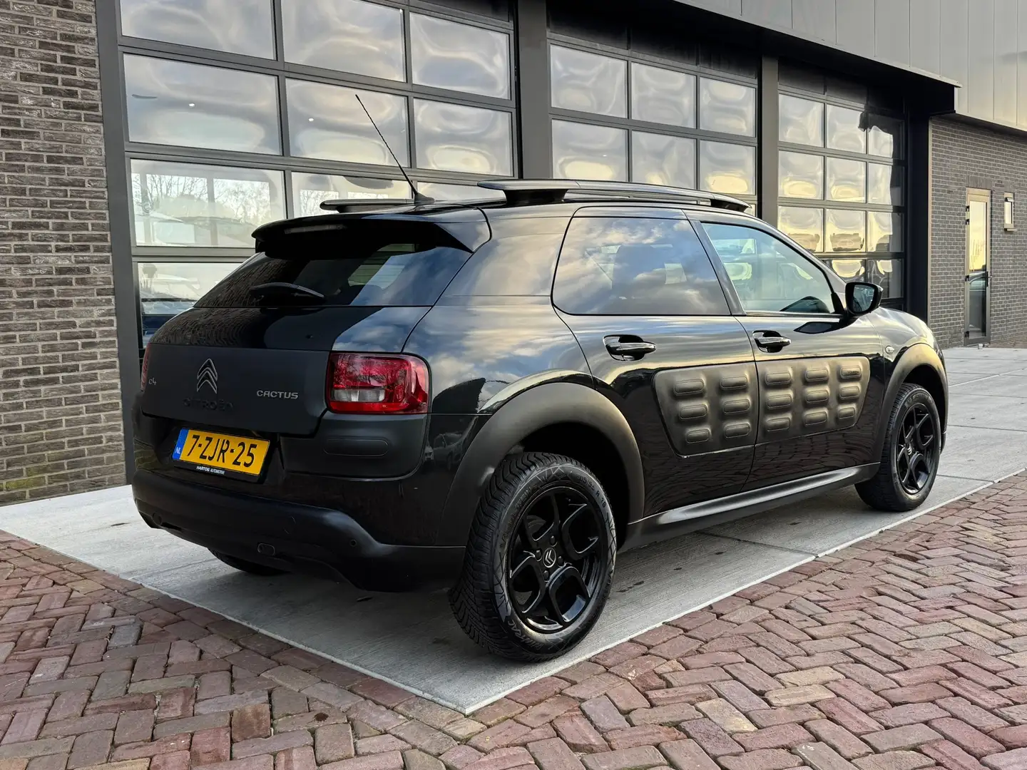 Citroen C4 Cactus 1.2 e-VTi Shine | Autm | Navi | Clima | Cruise | Noir - 2