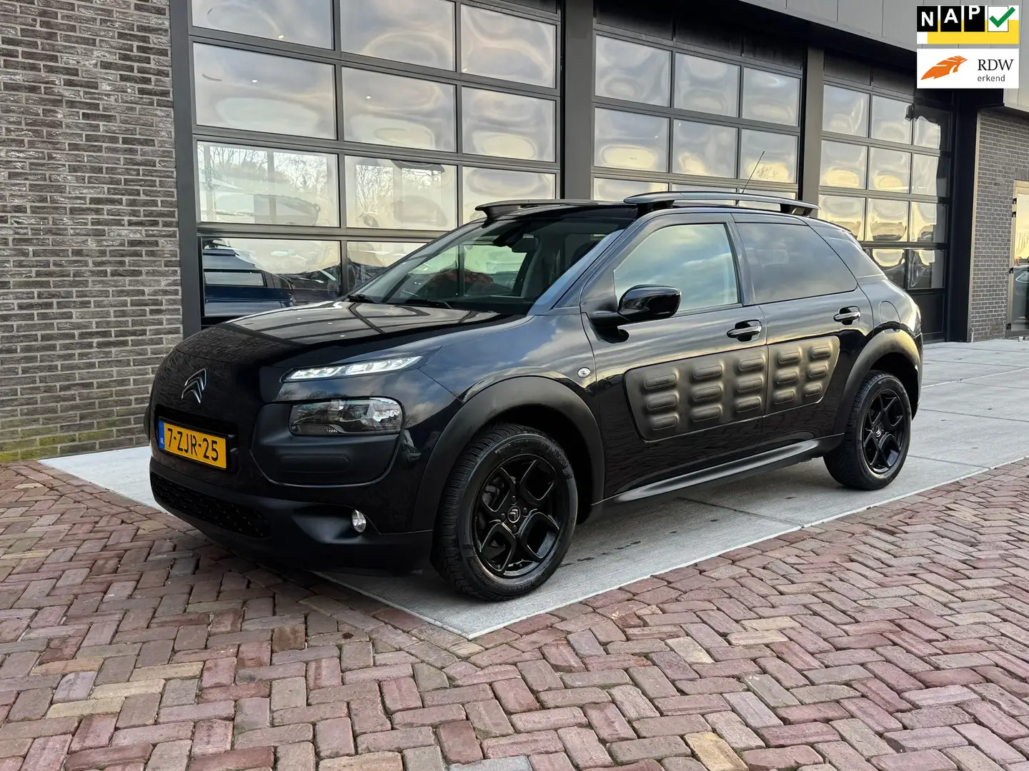 Citroen C4 Cactus 1.2 e-VTi Shine | Autm | Navi | Clima | Cruise | Noir - 1