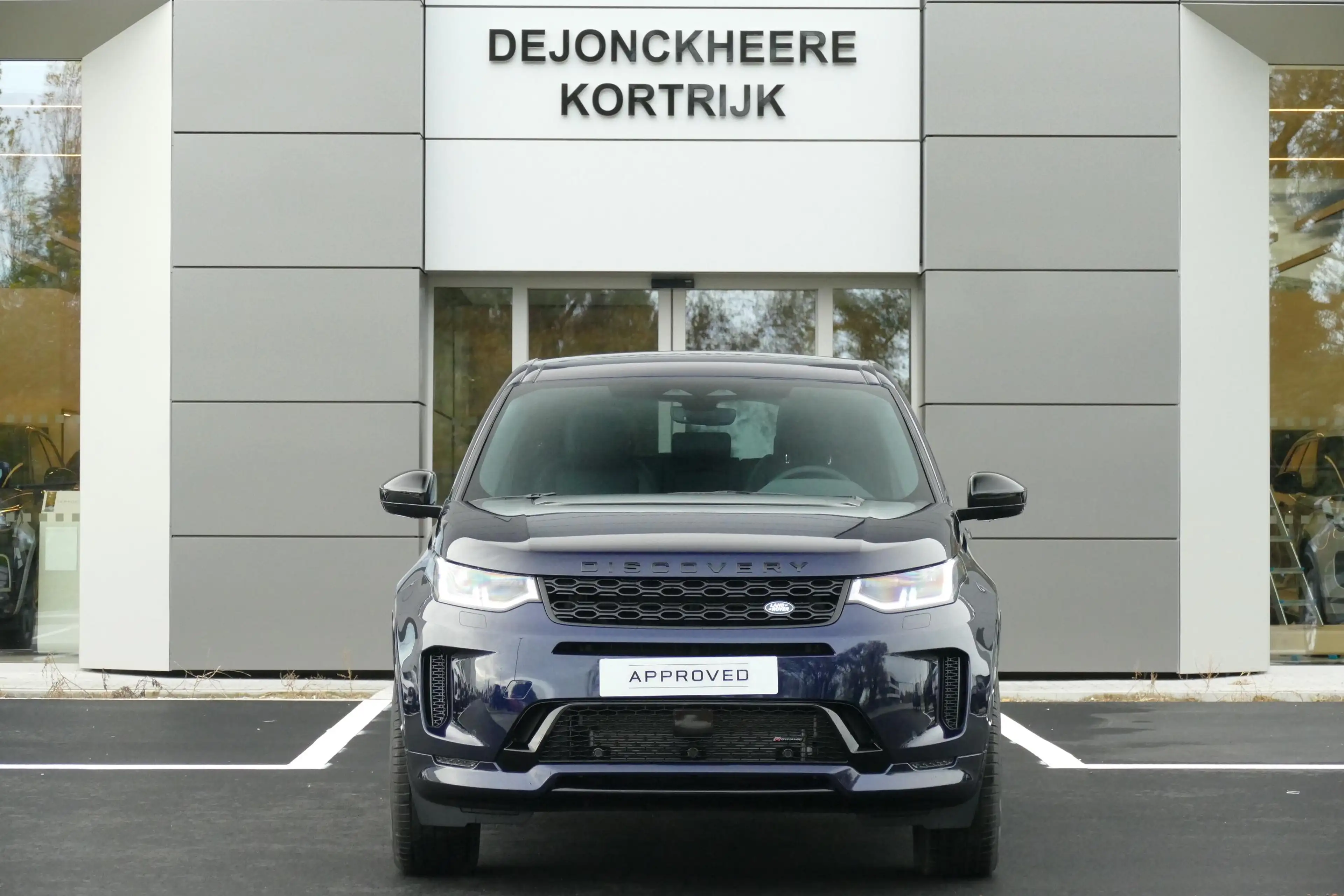 Land Rover Discovery Sport P300e R-Dynamic SE | TOWB | PANO | — photo 2