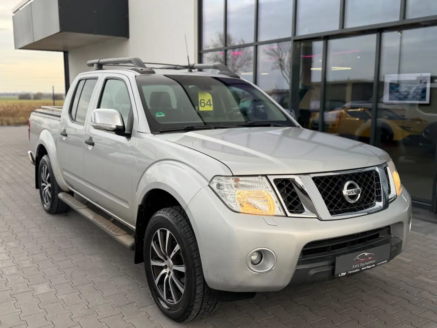 Nissan Navara 2.5 dCi Pickup King Cab SE 4X4 Klimaaut. Zilver - 2